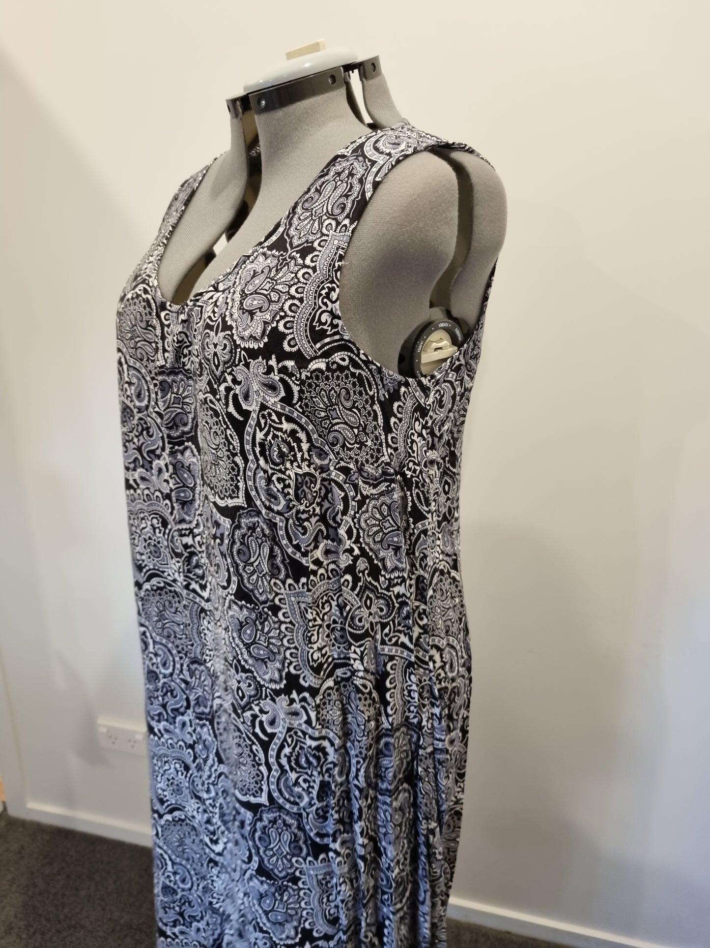 Autograph Dress - Size 18