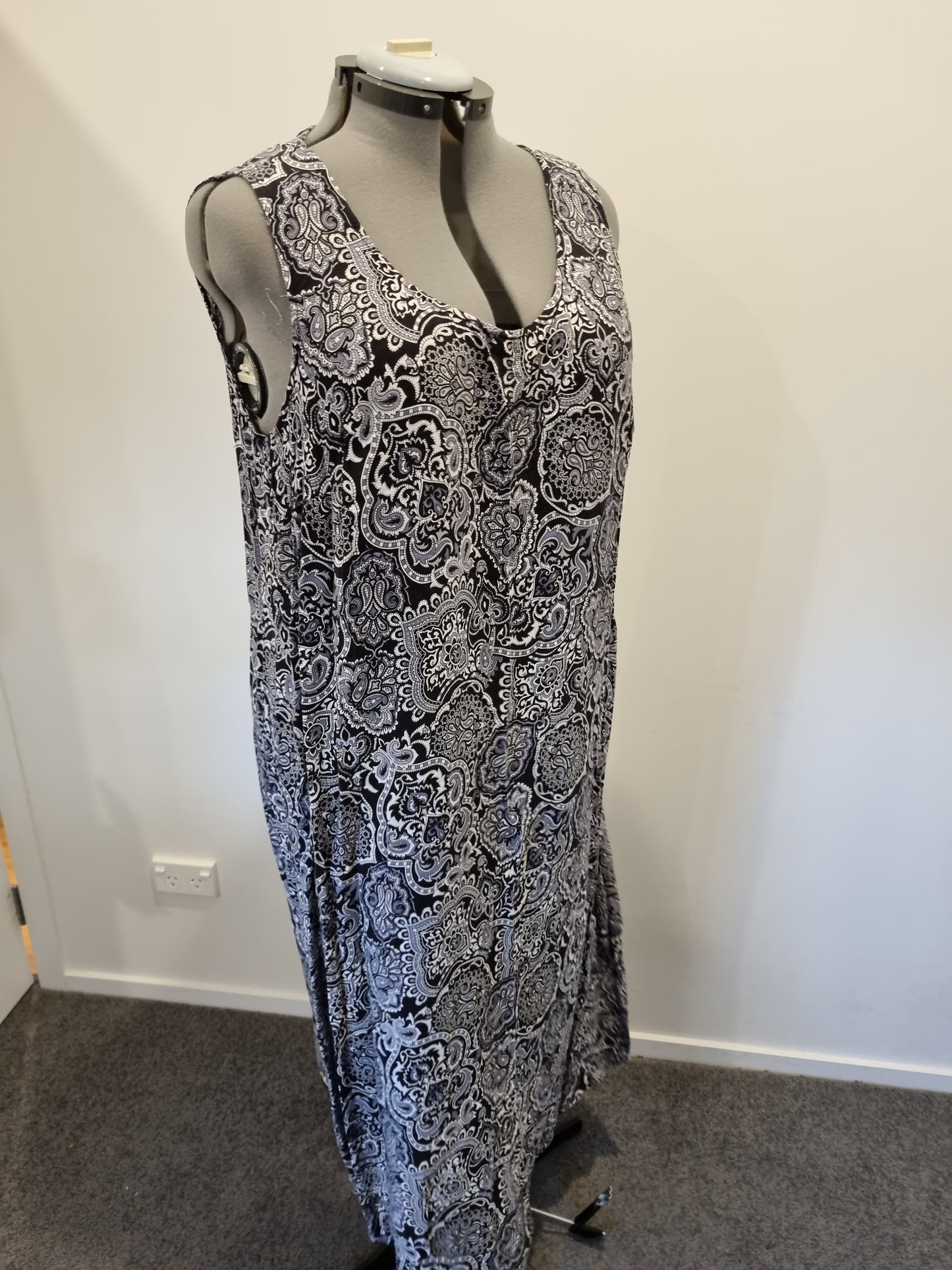 Autograph Dress - Size 18