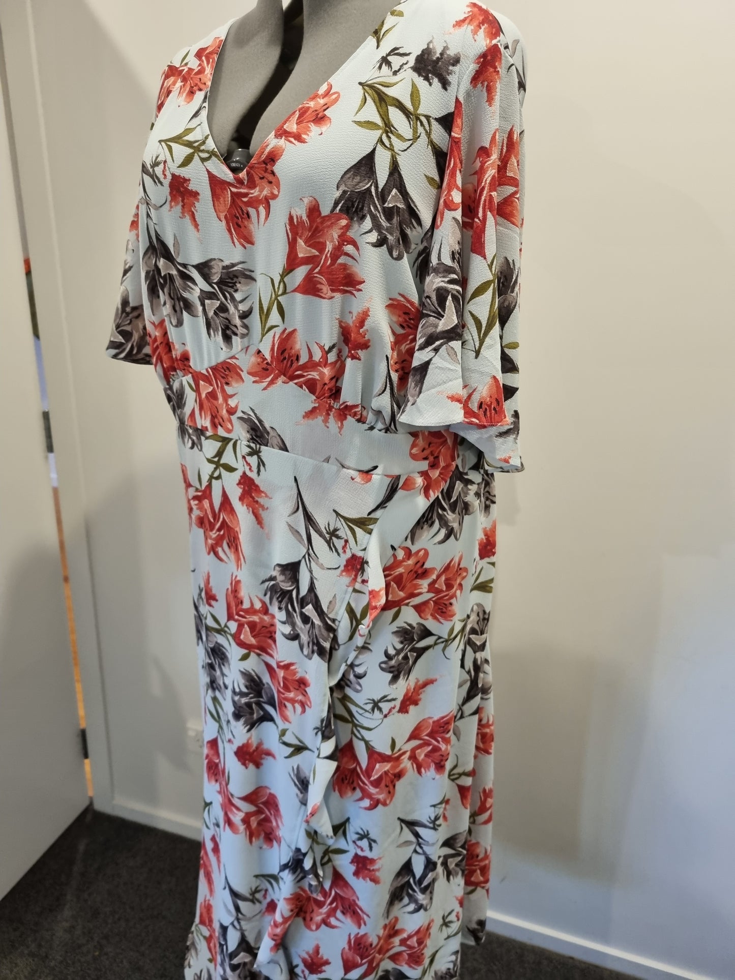 Autograph Dress - Size 24
