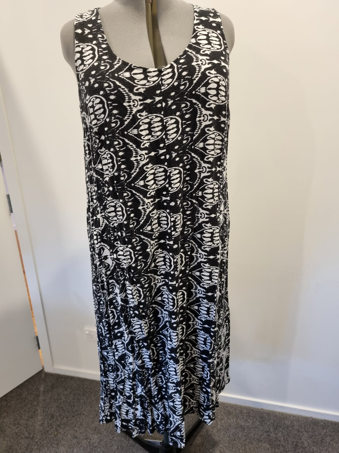 Autograph Dress - Size 18