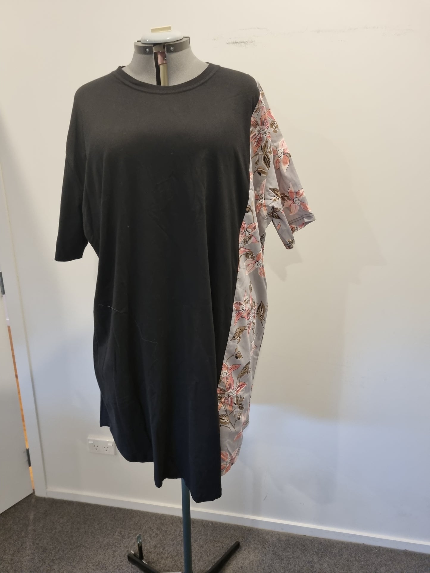 Chinga Dress - Size 6XL (26)