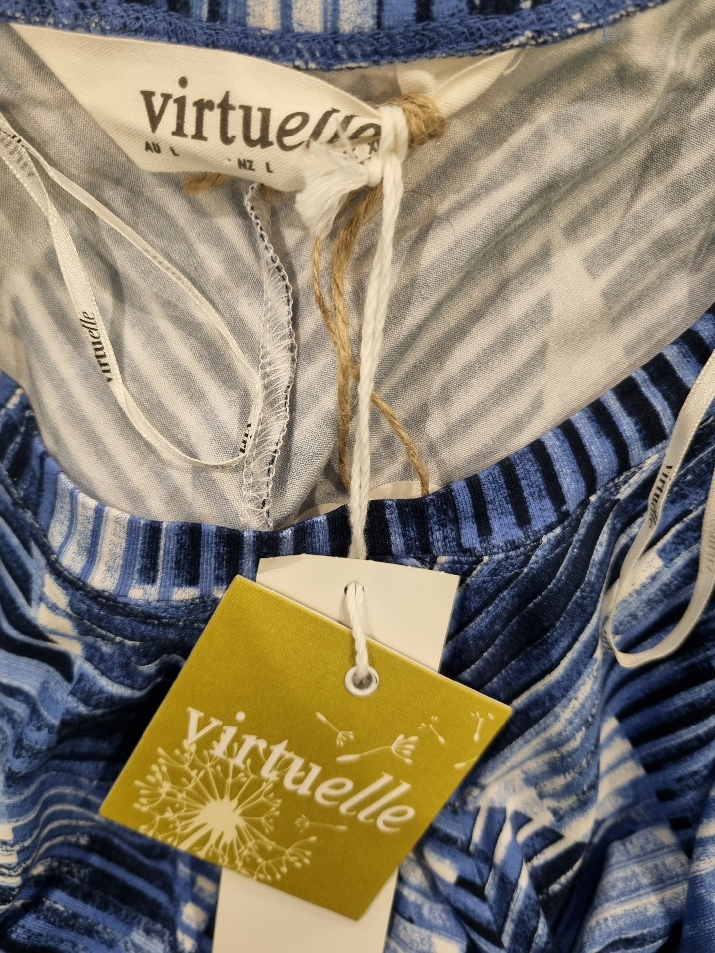 Virtuelle Dress - Size L (20/22) (BNWT)