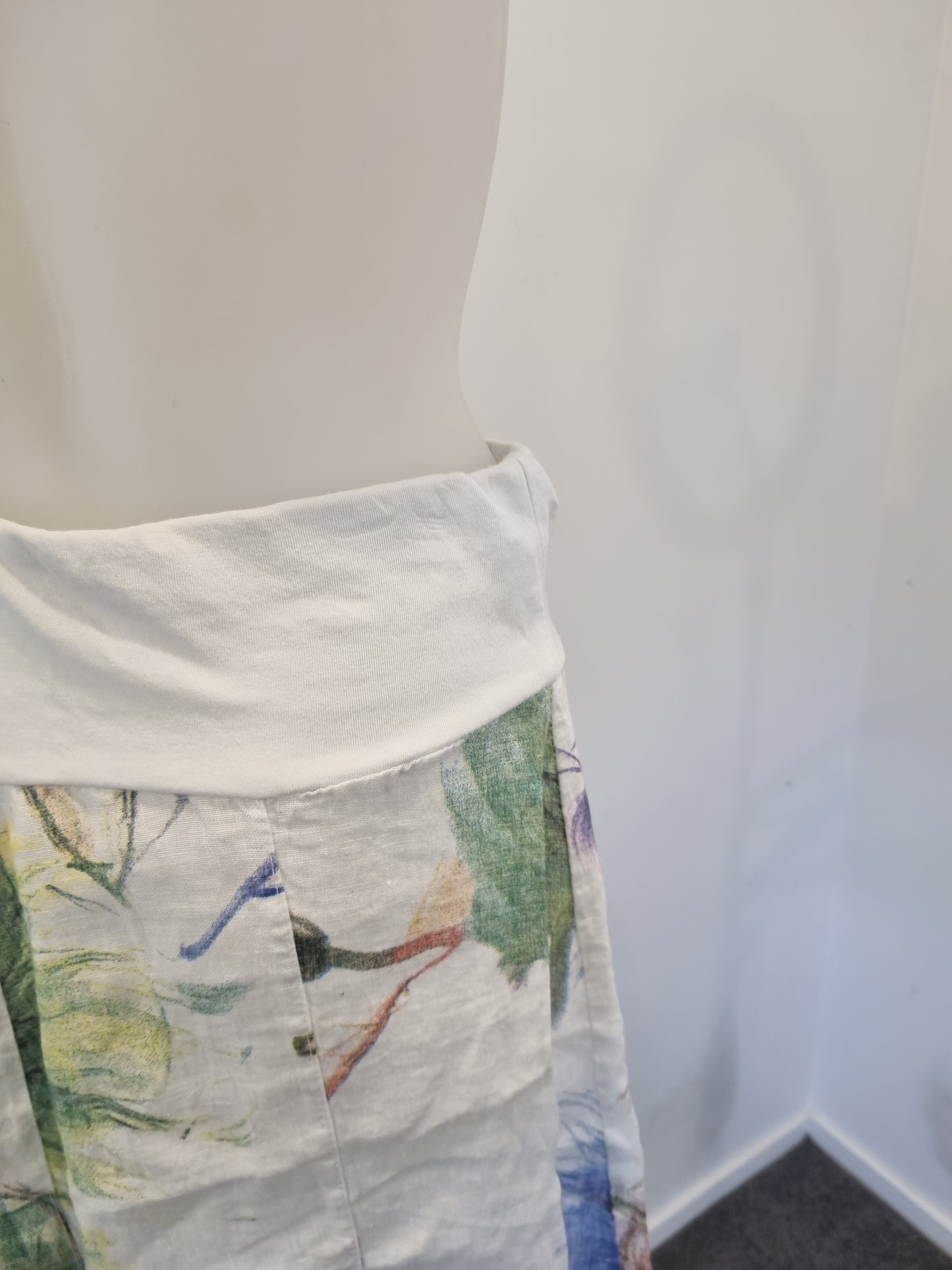 Brand Unknown Linen Skirt - Size 10/12 (BNWT)