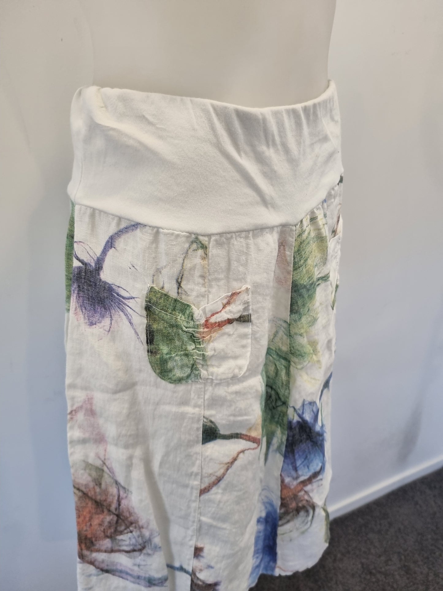 Brand Unknown Linen Skirt - Size 10/12 (BNWT)