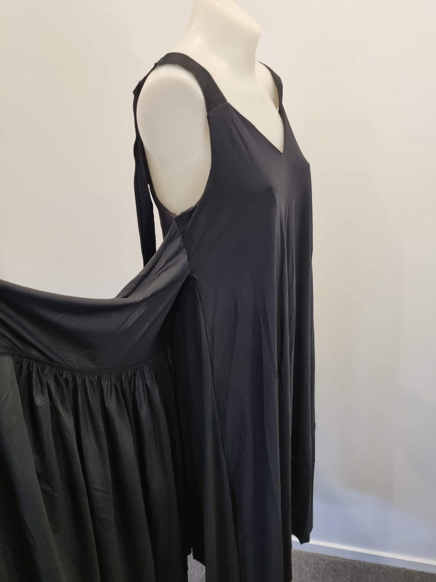 Paula Ryan Sample Dress - Size M