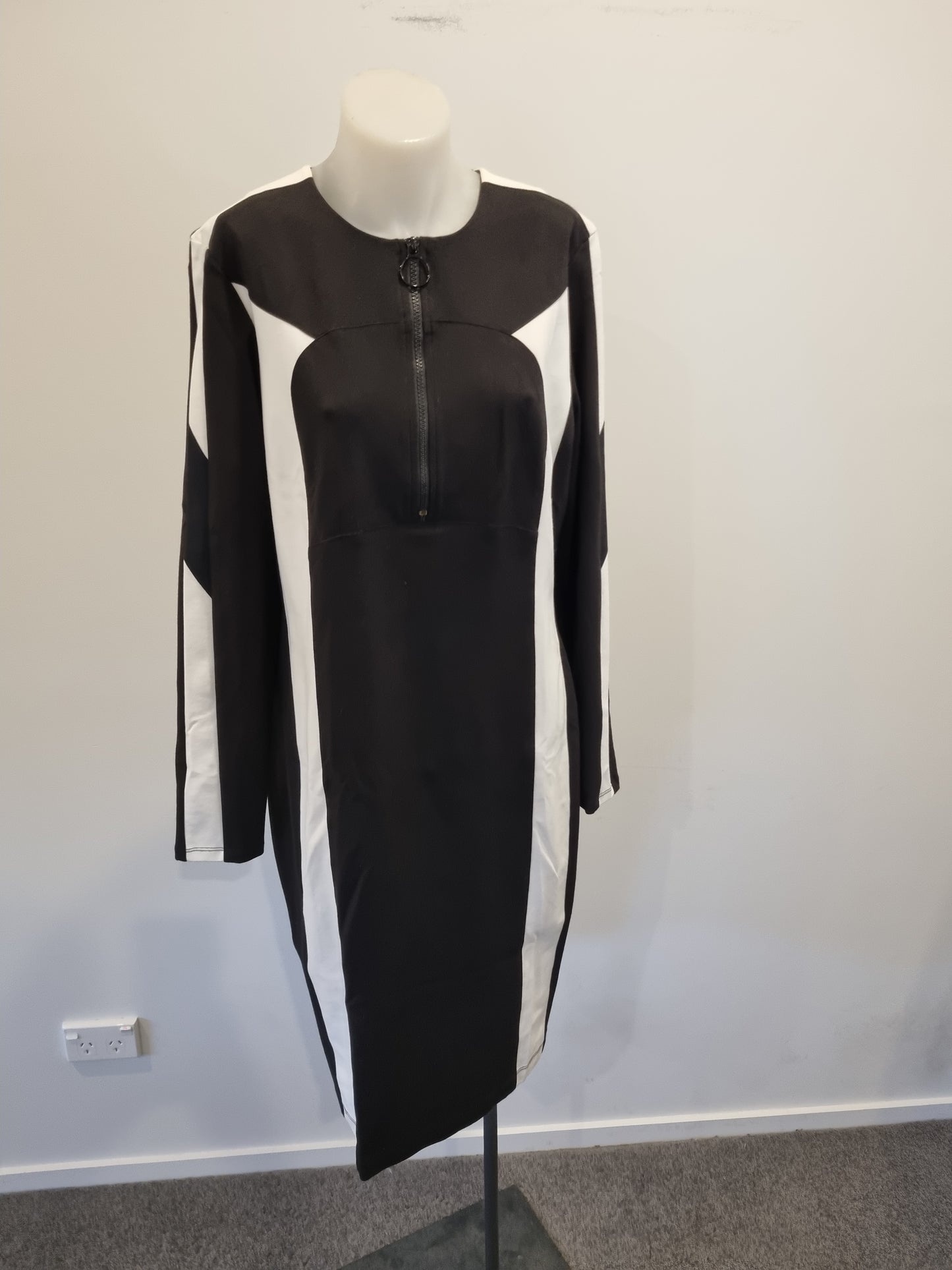 Paula Ryan Dress - Size L