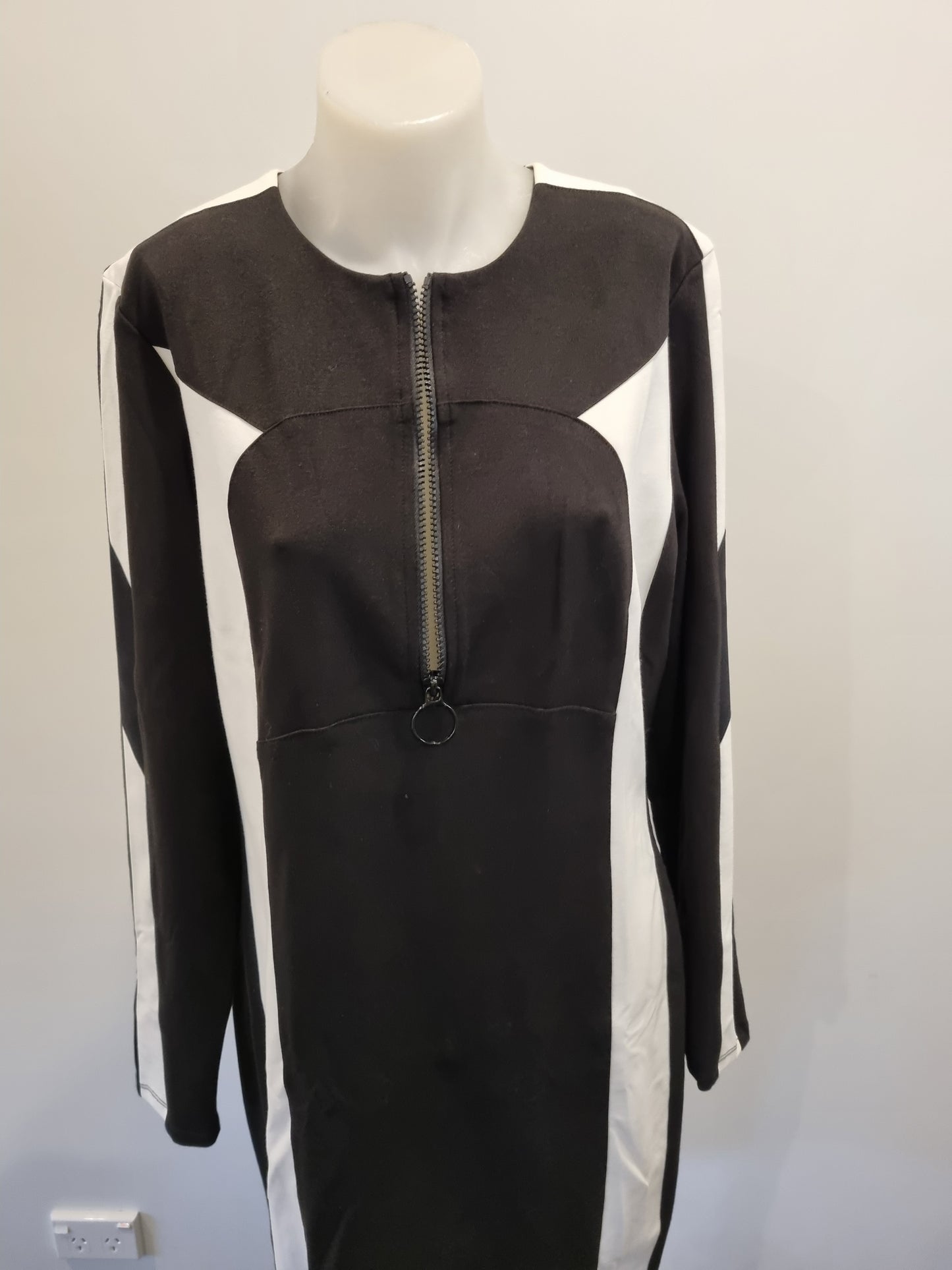 Paula Ryan Dress - Size L