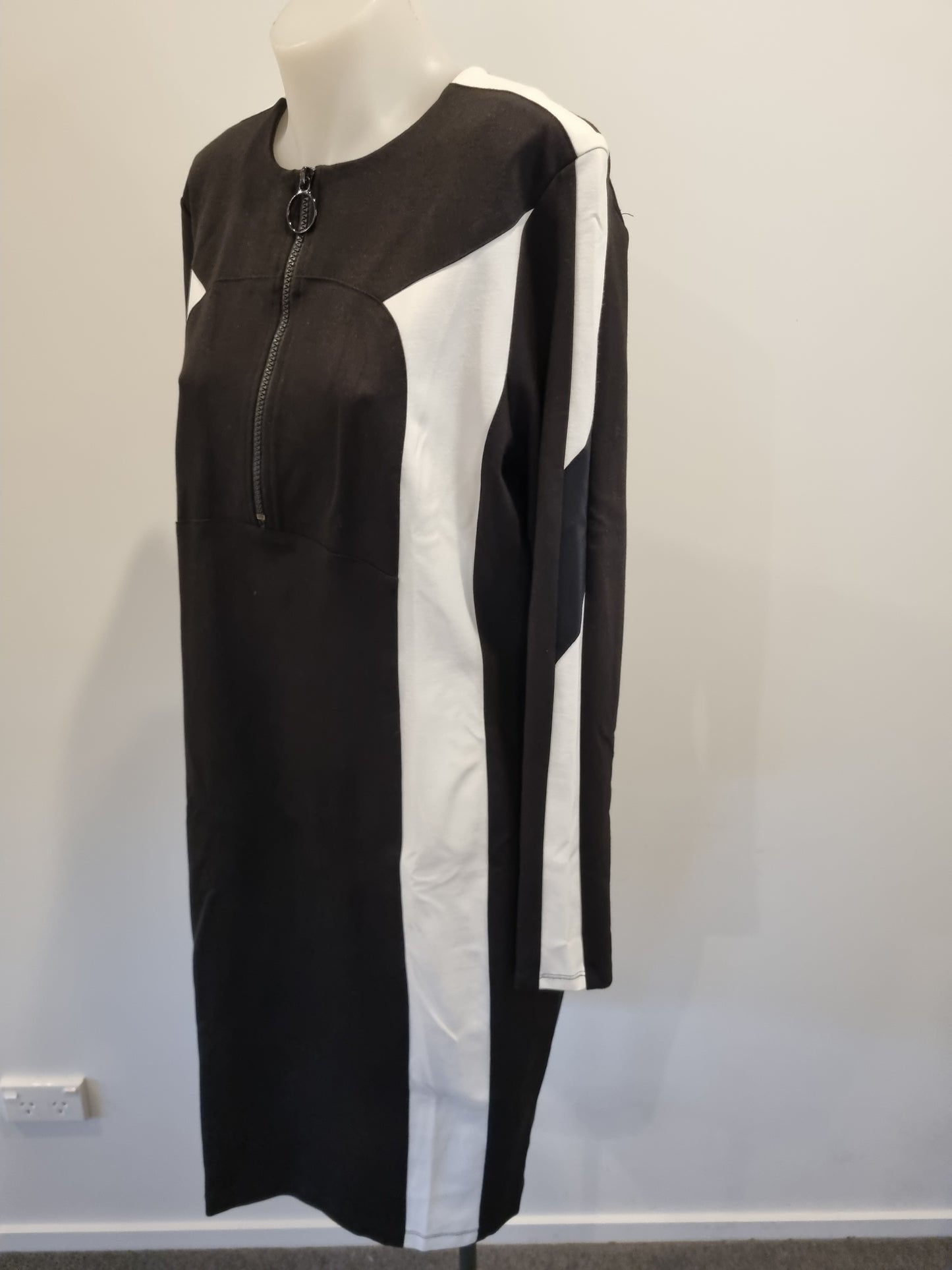 Paula Ryan Dress - Size L