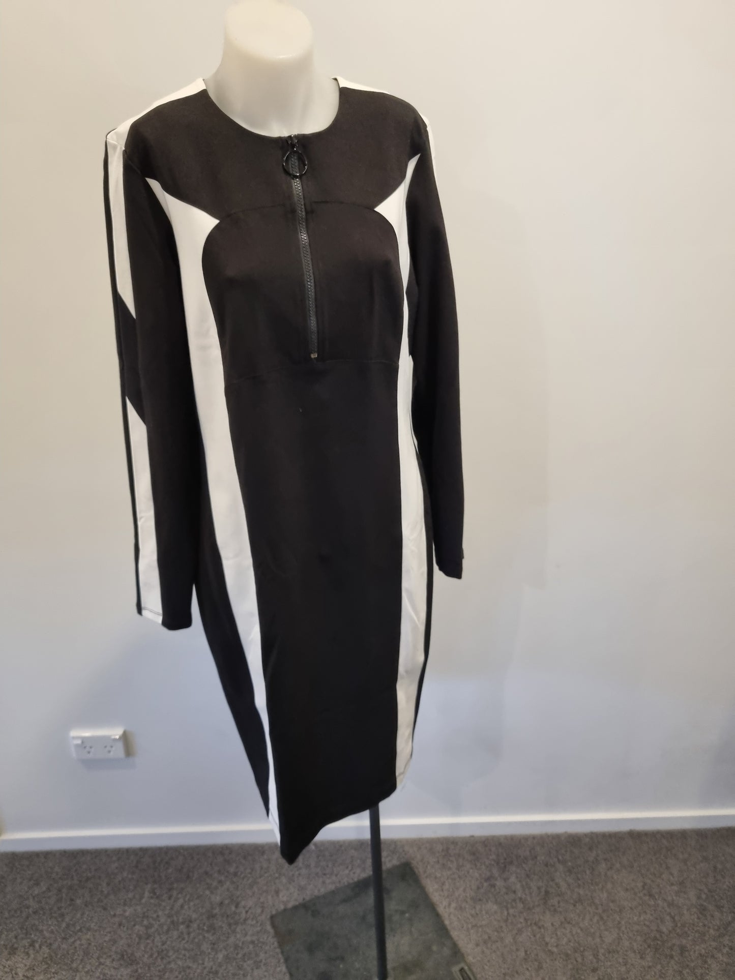 Paula Ryan Dress - Size L
