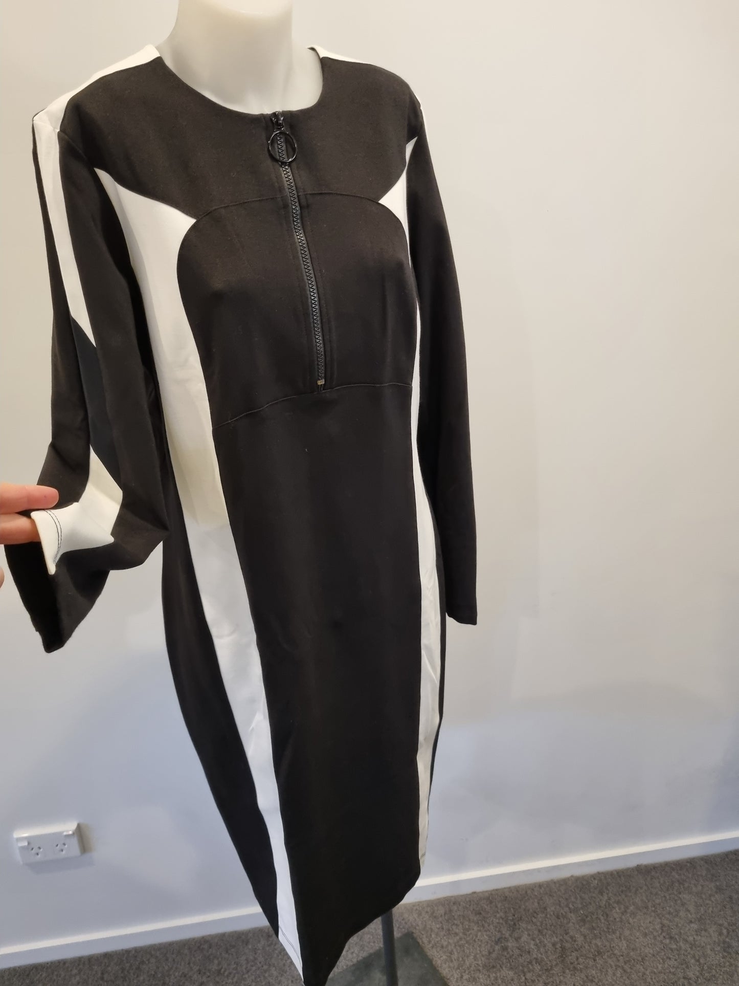 Paula Ryan Dress - Size L