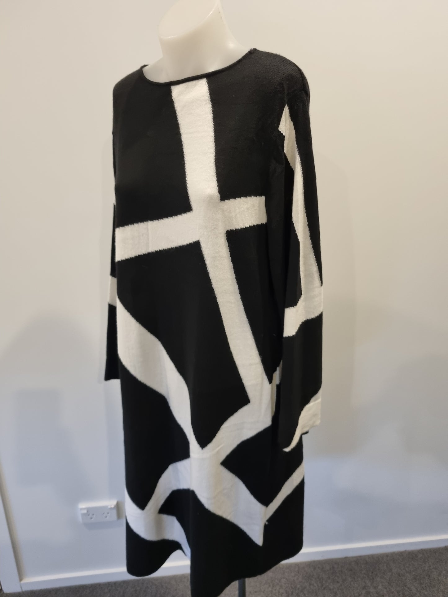 Paula Ryan Dress - Size M