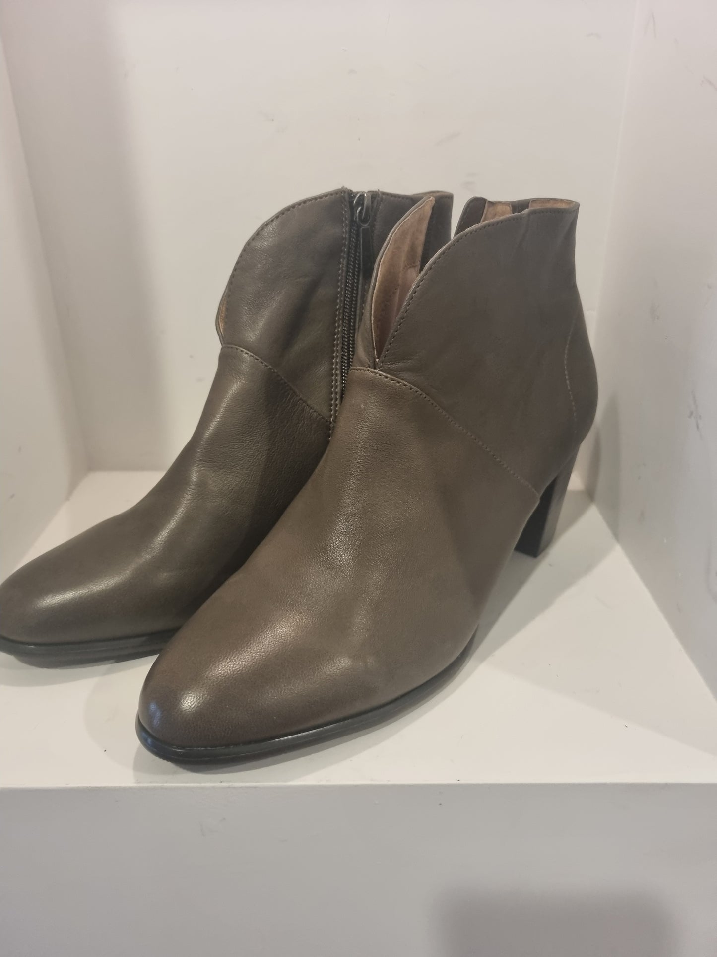 Diane Ferrari Boots - Size 10 (410/41)
