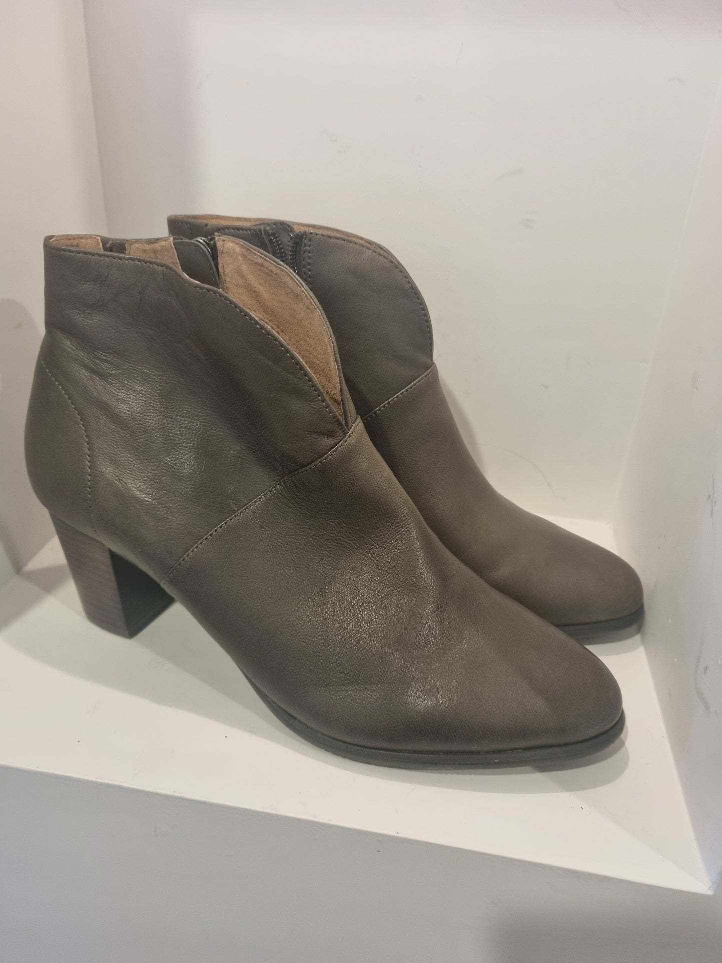 Diane Ferrari Boots - Size 10 (410/41)