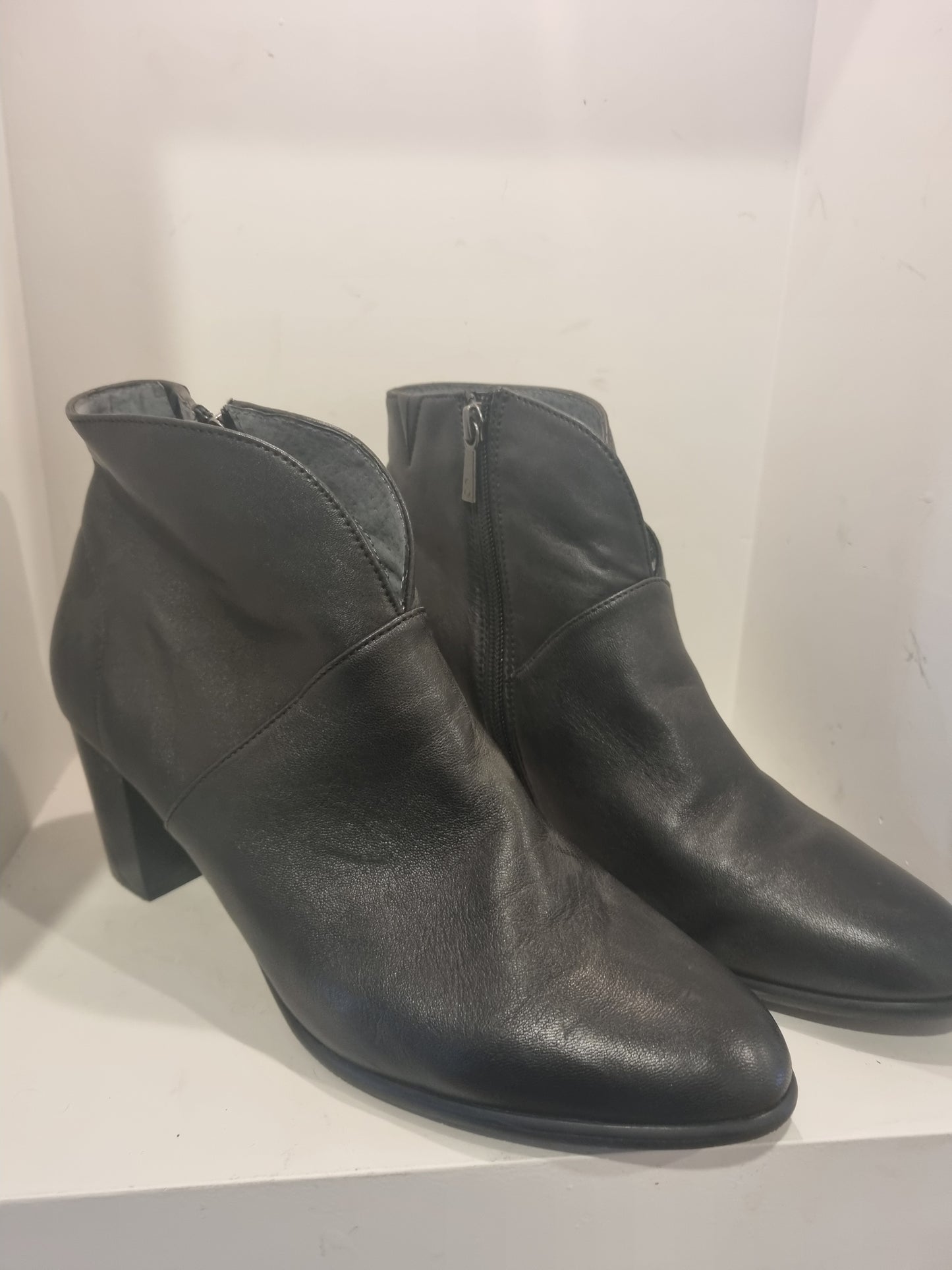 Diane Ferrari Ankle Boots - Size 10