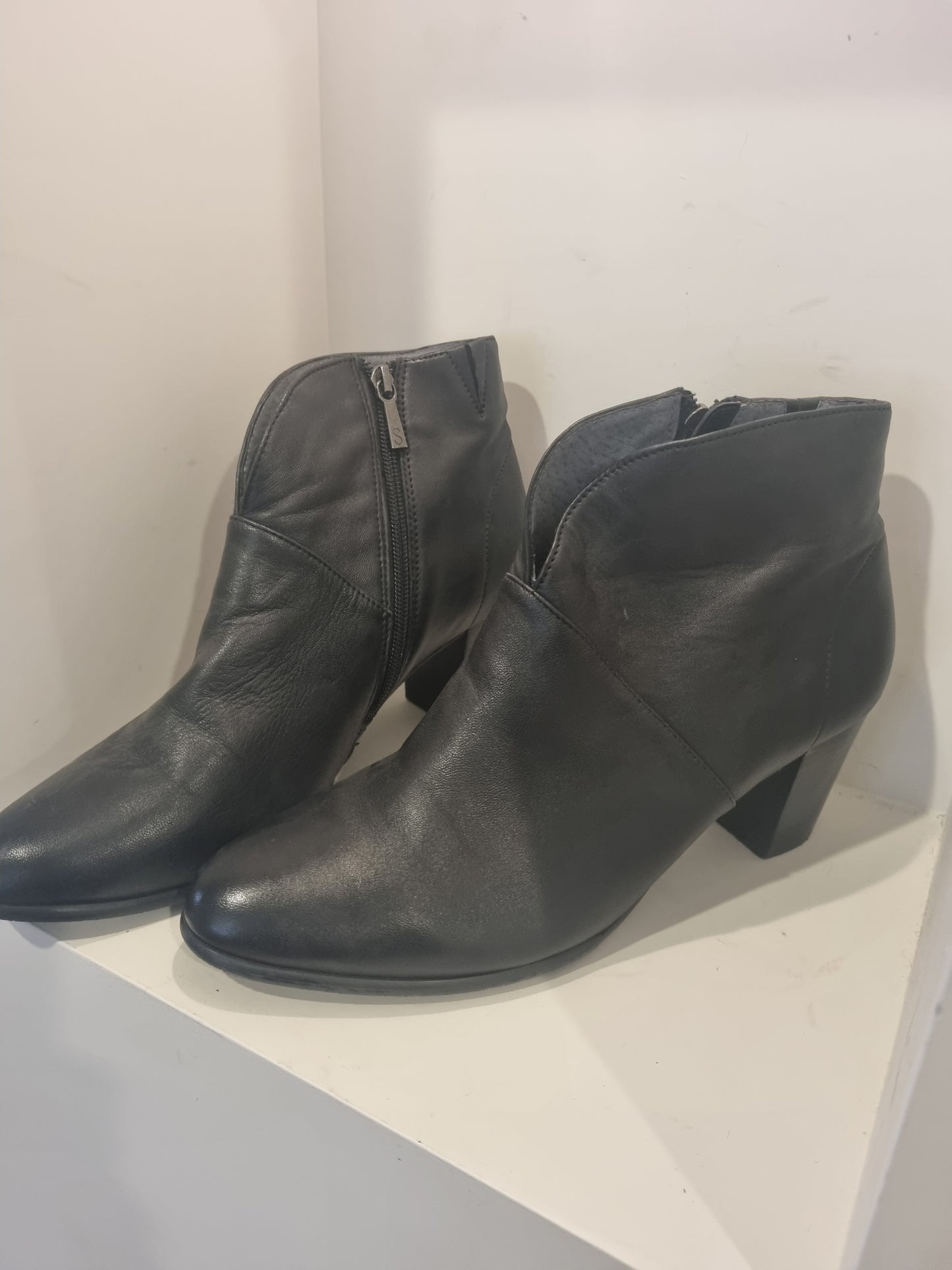 Diane Ferrari Ankle Boots - Size 10