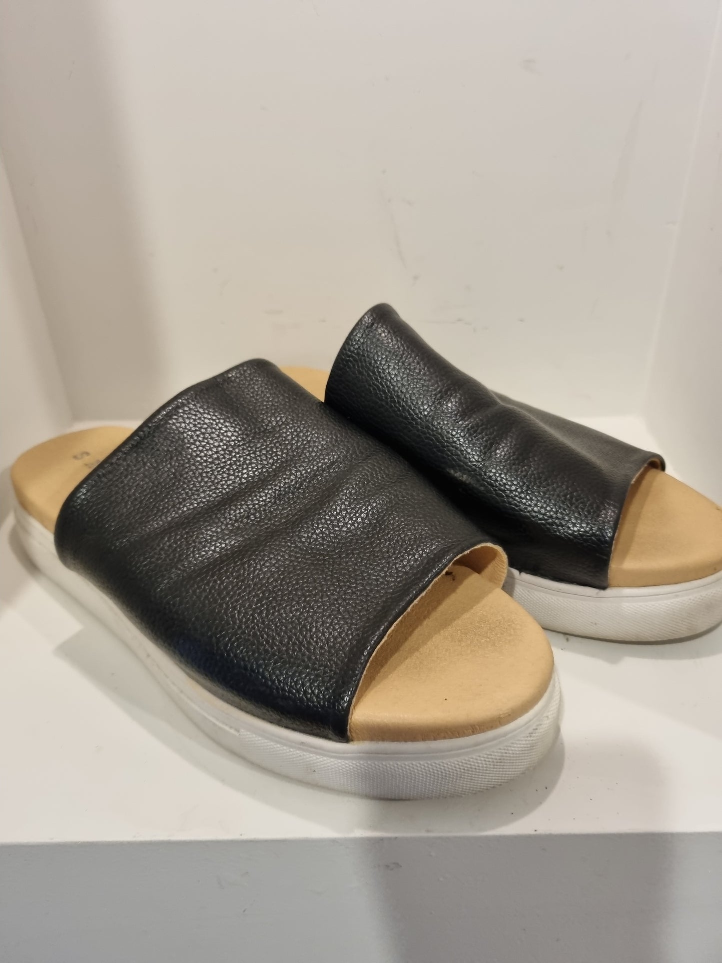 Sakura Slides - Size 8 (38)