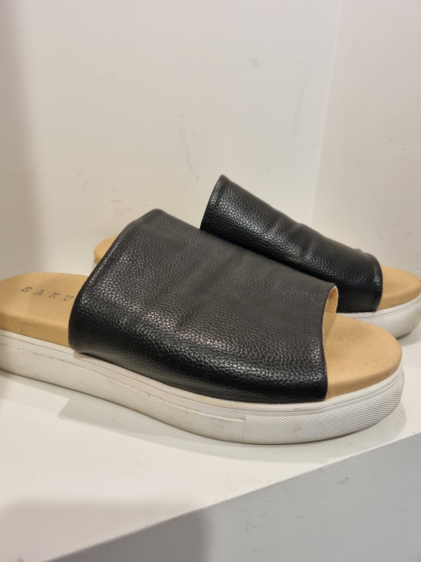 Sakura Slides - Size 8 (38)