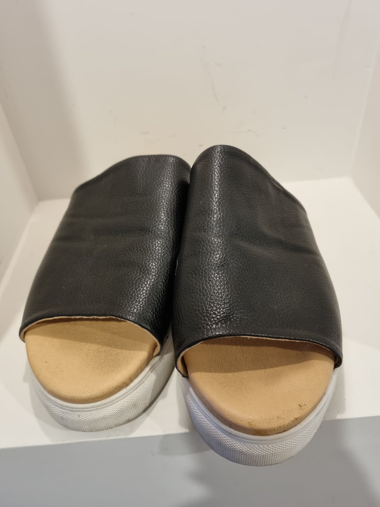 Sakura Slides - Size 8 (38)