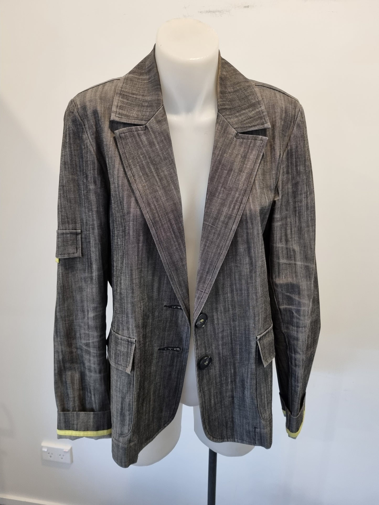 Lounge Jacket - Size 12