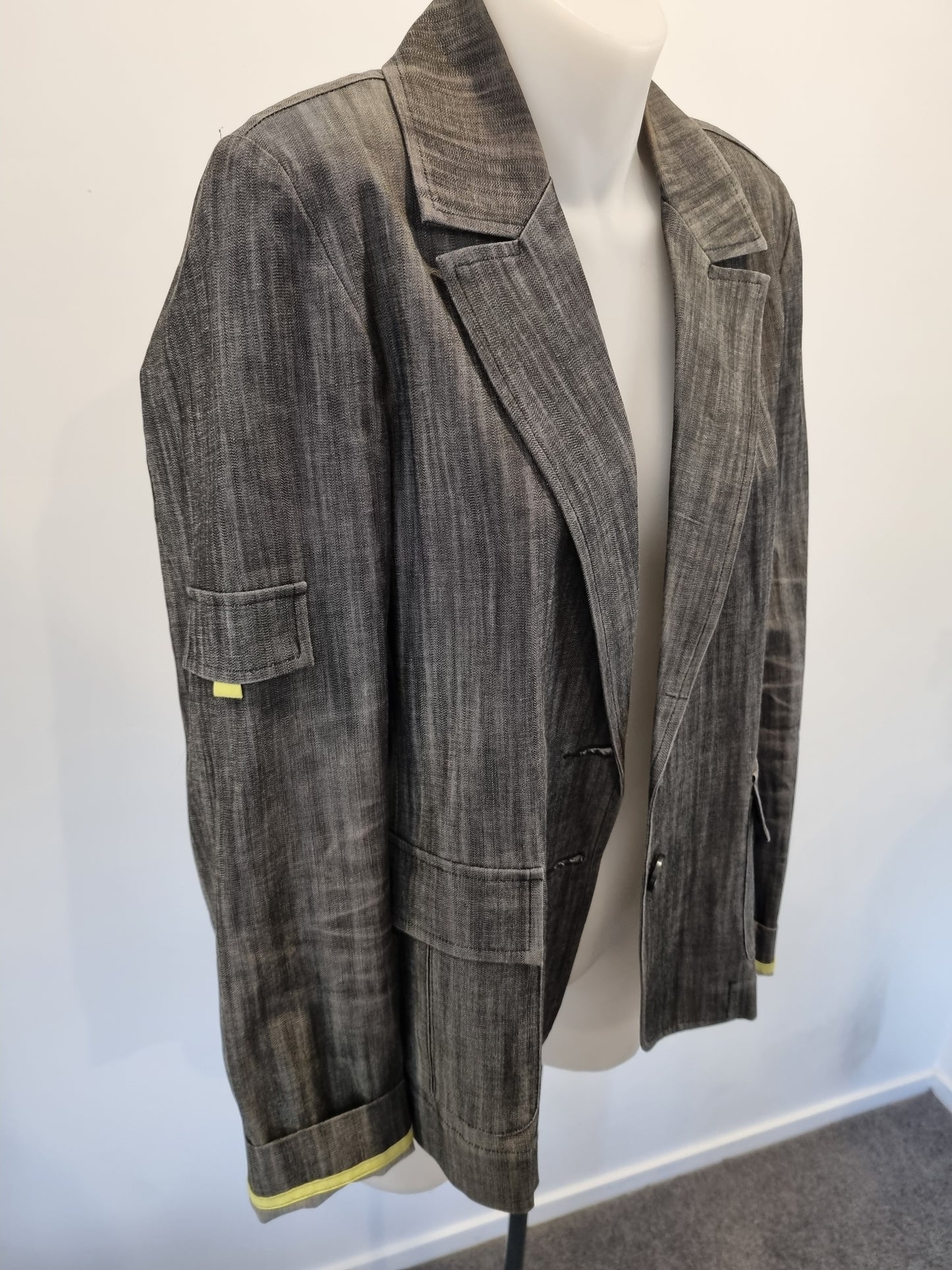 Lounge Jacket - Size 12