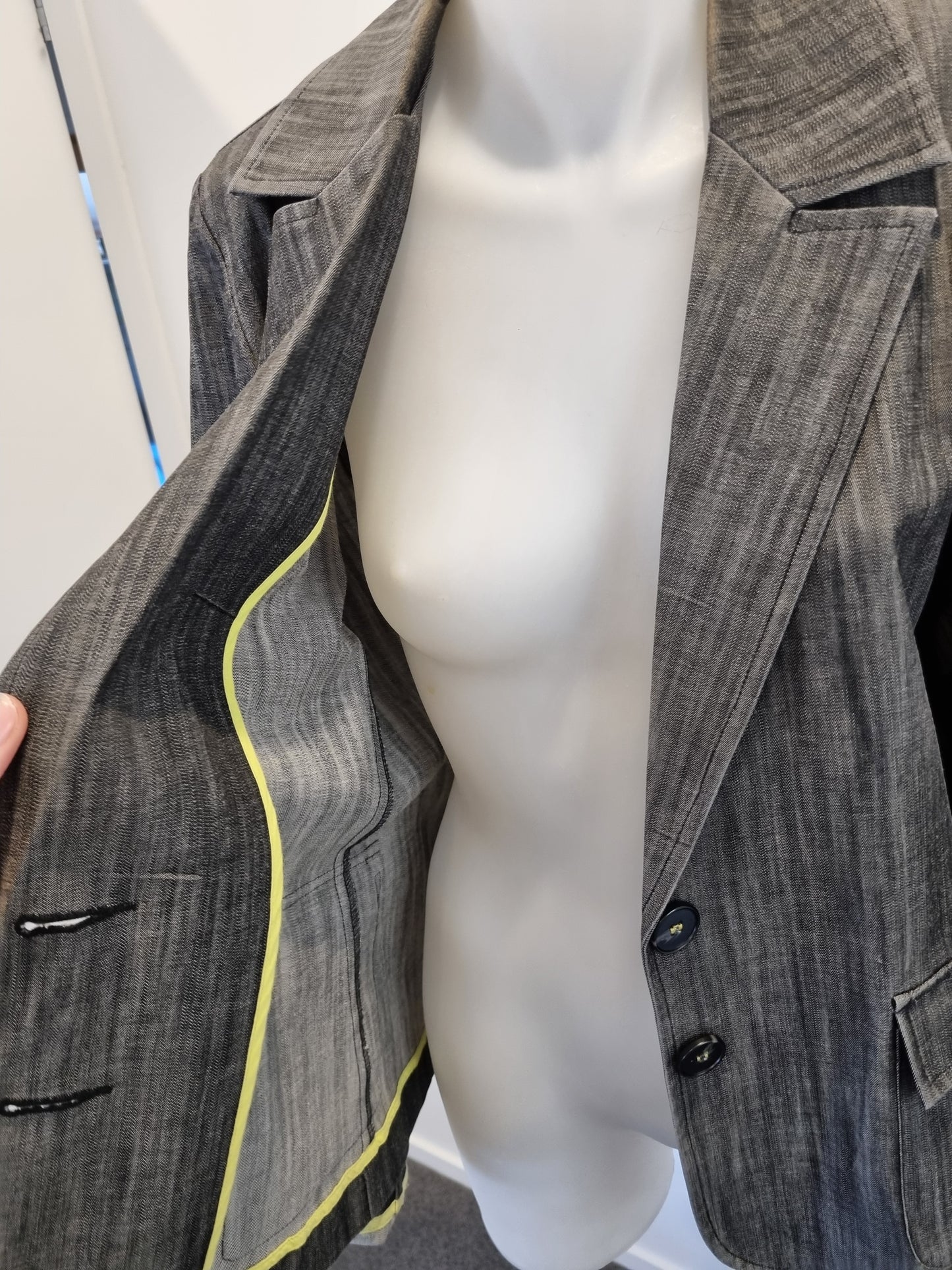 Lounge Jacket - Size 12