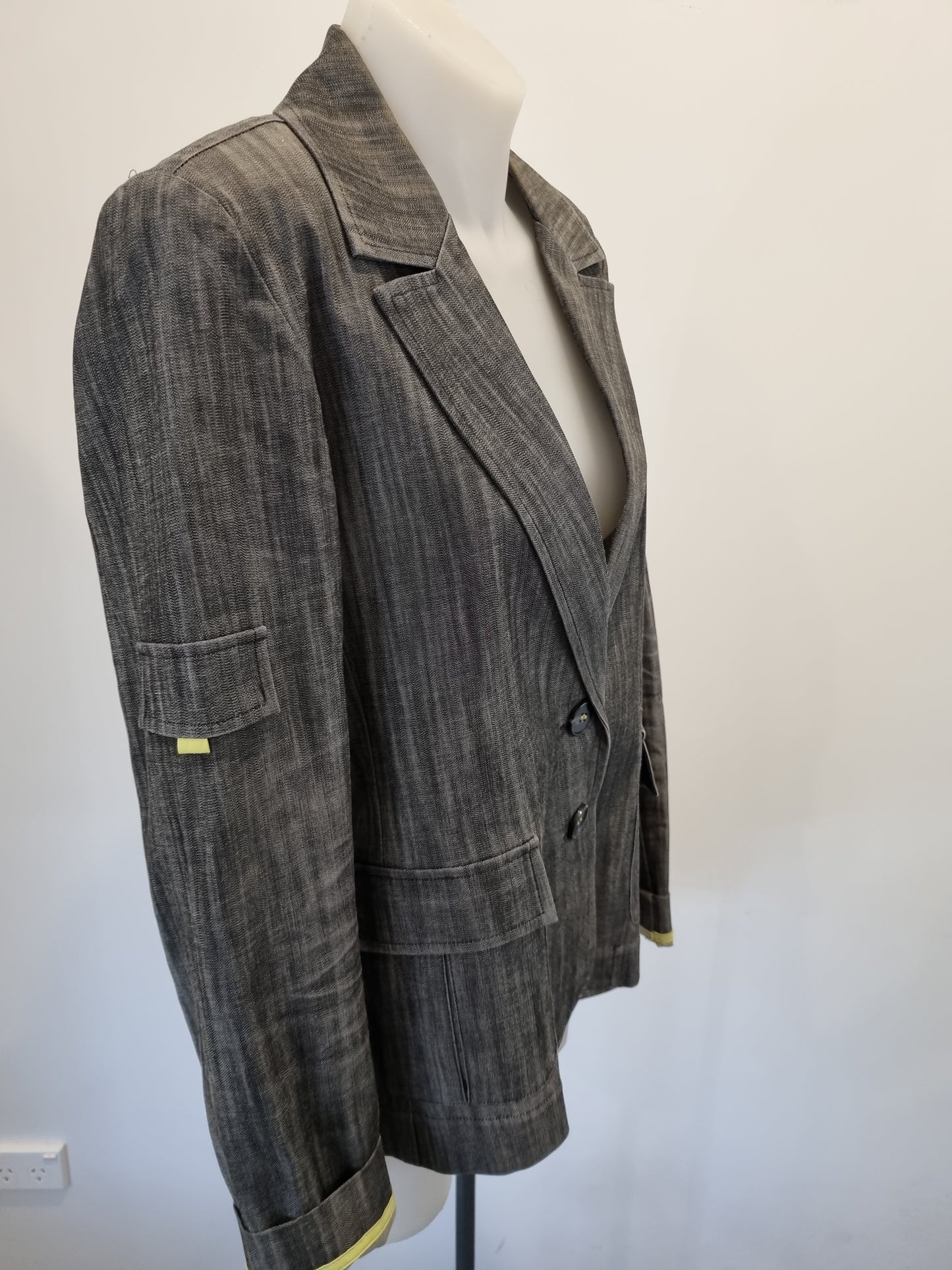 Lounge Jacket - Size 12