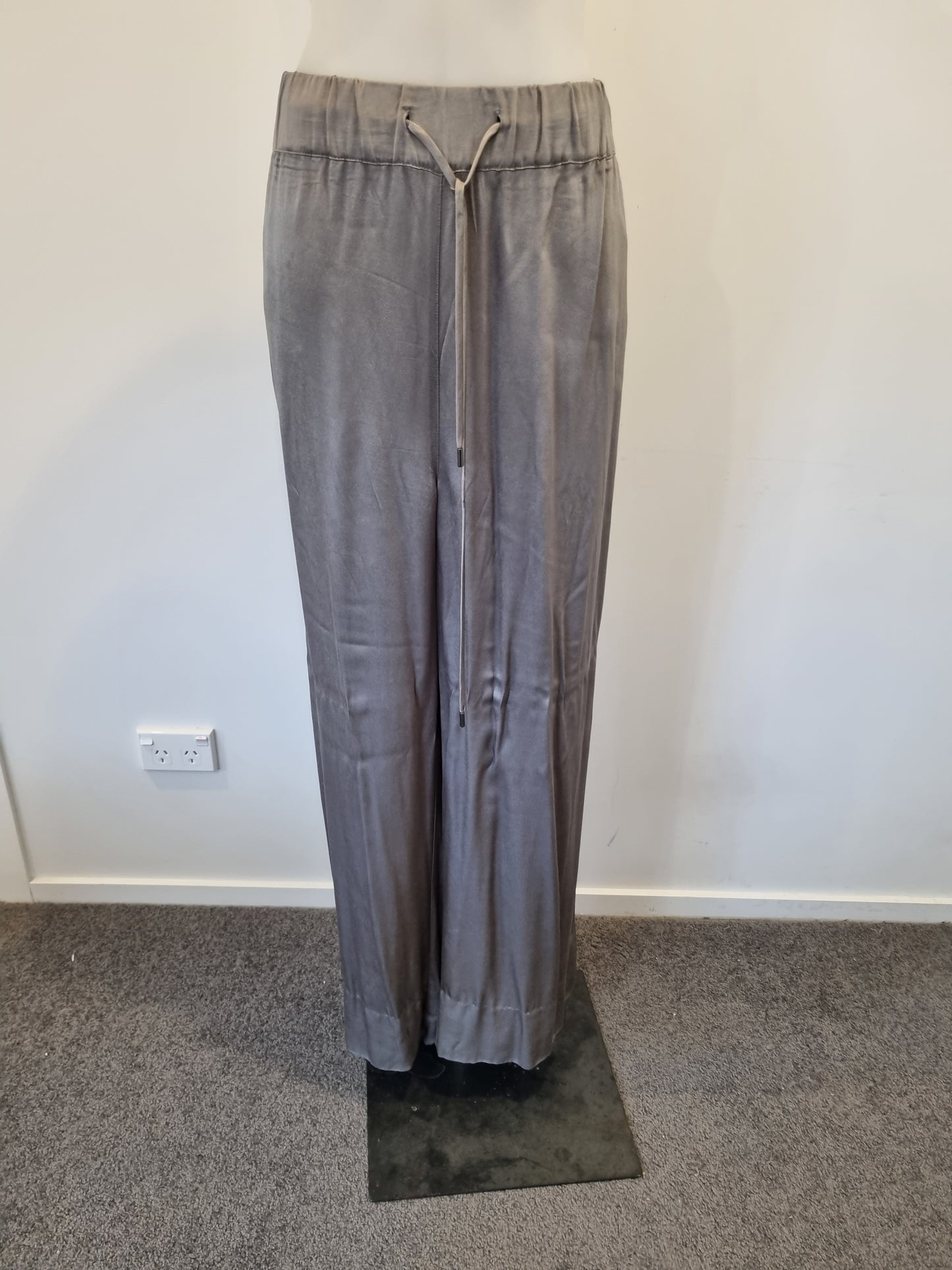 Max Wideleg Pants - Size 18
