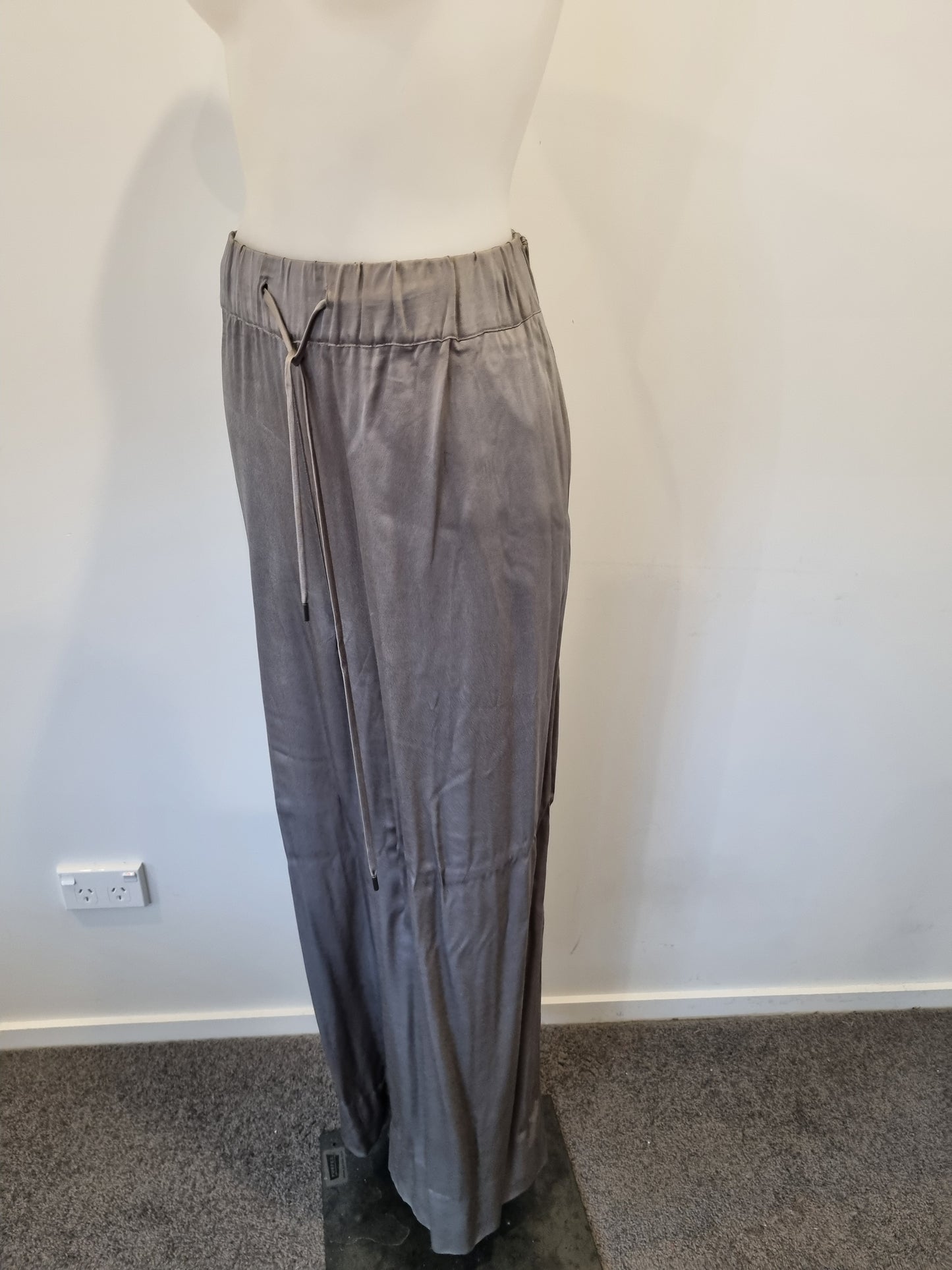 Max Wideleg Pants - Size 18