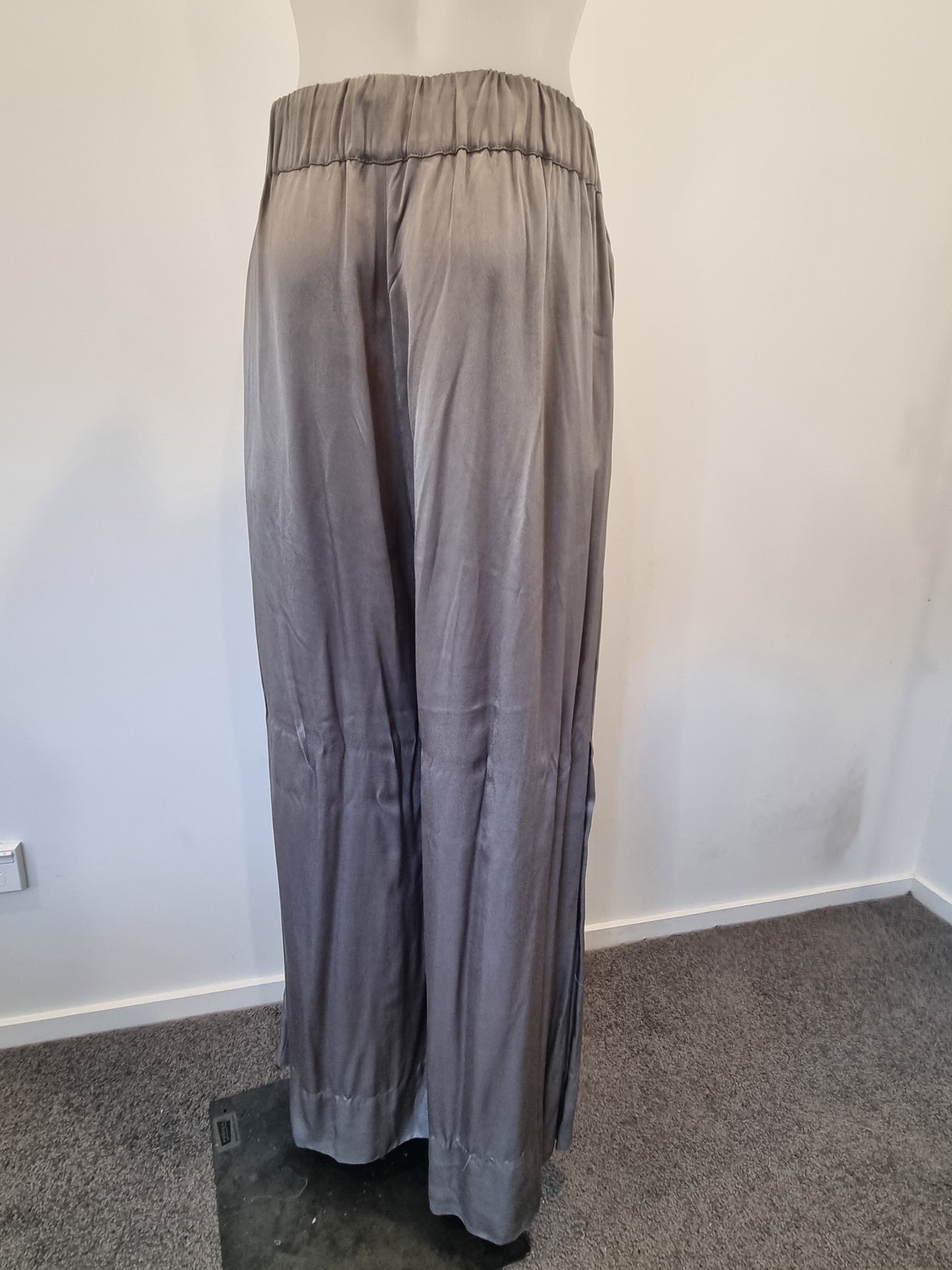 Max Wideleg Pants - Size 18