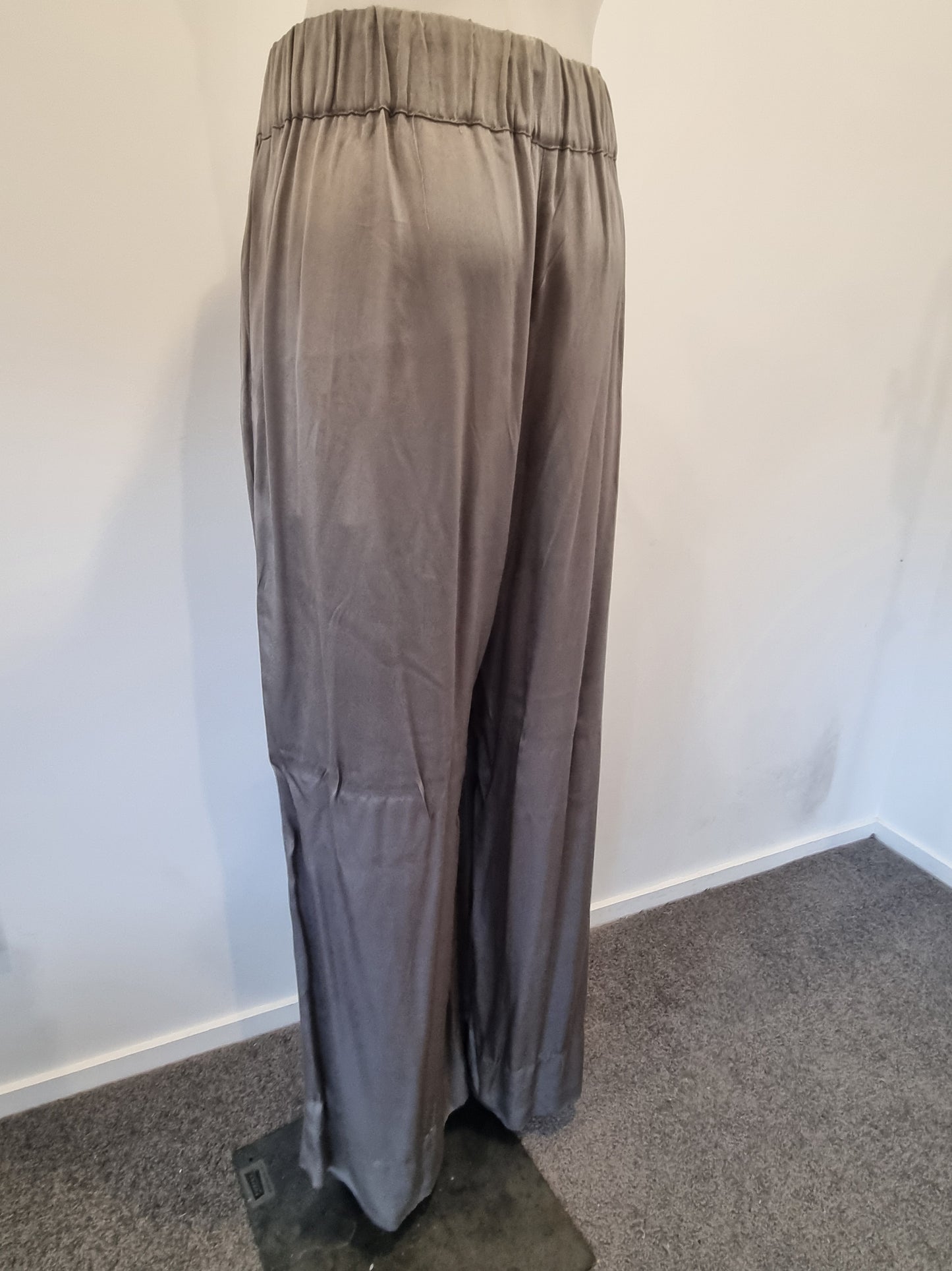 Max Wideleg Pants - Size 18