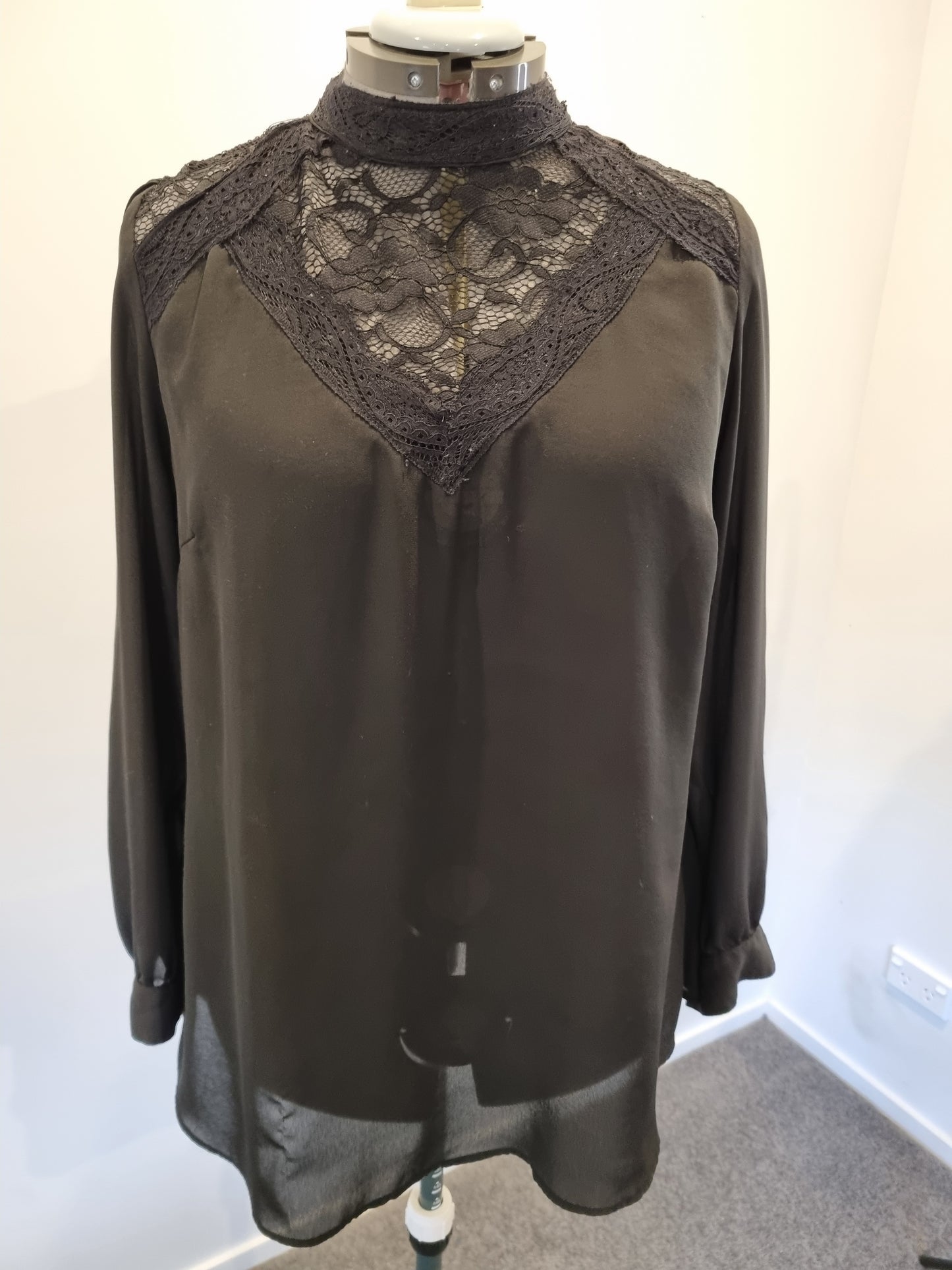 City Chic Top - Size M (18)