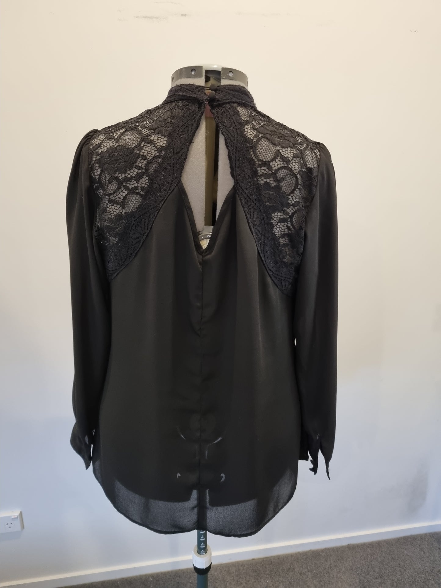 City Chic Top - Size M (18)