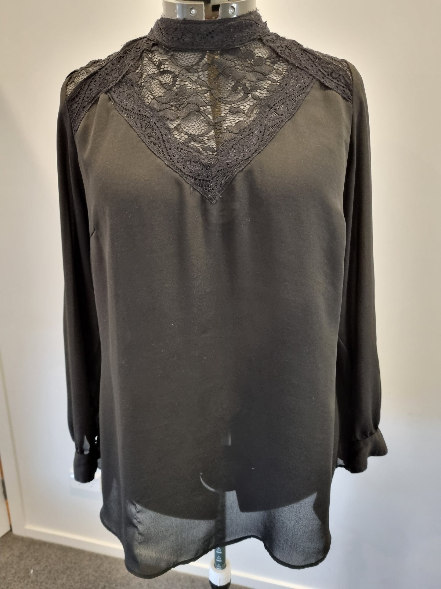 City Chic Top - Size M (18)