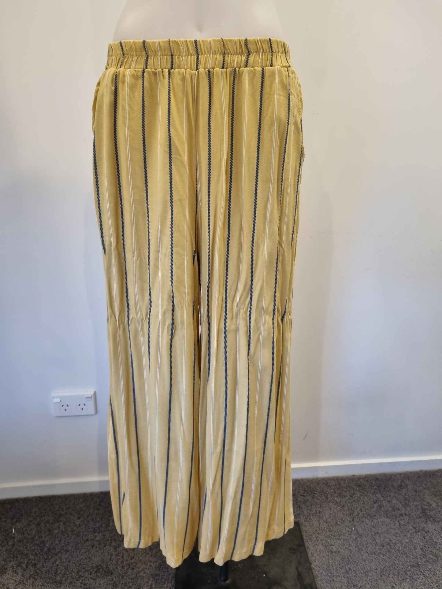 Final Touch Pants - Size M