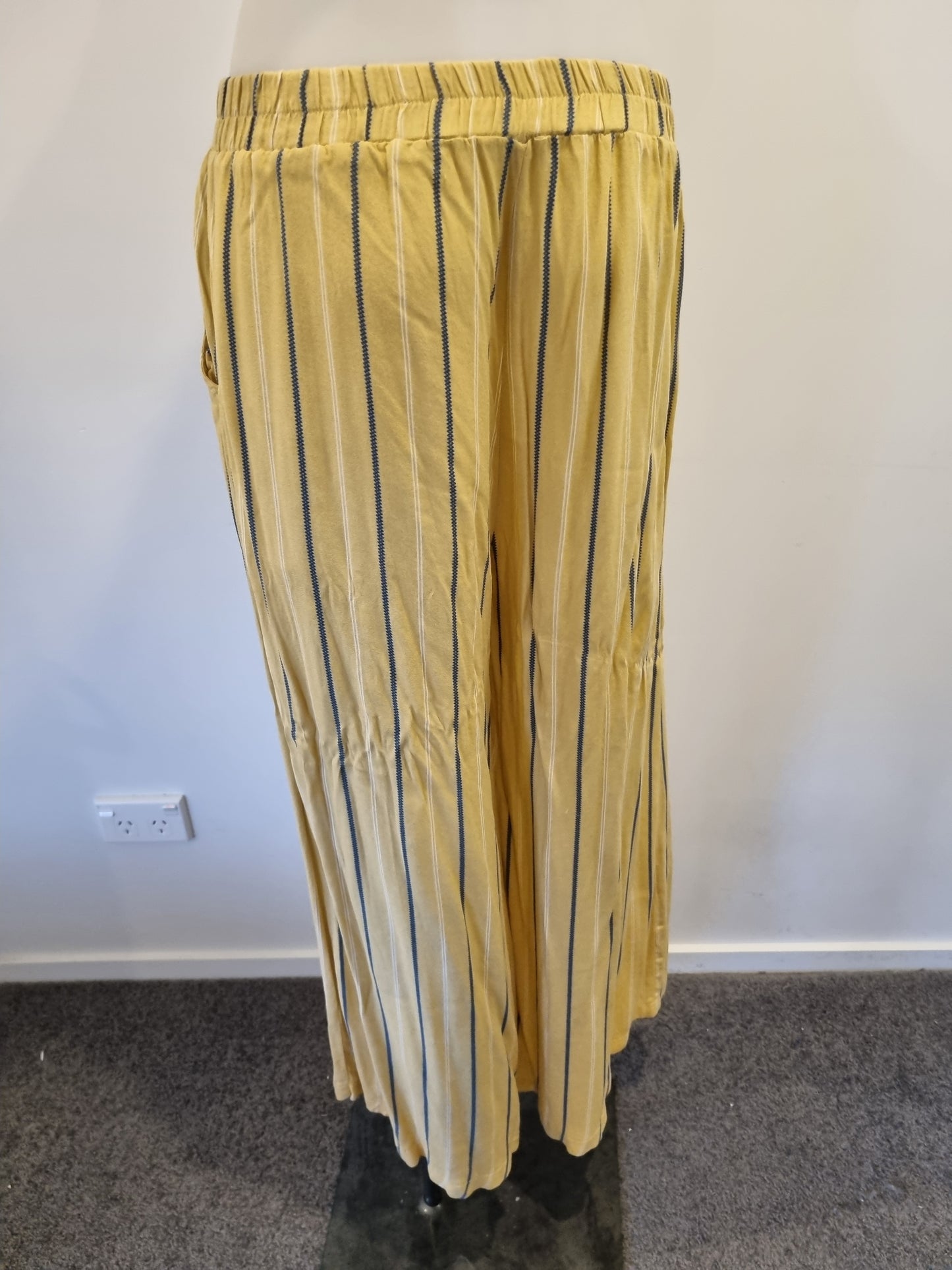 Final Touch Pants - Size M