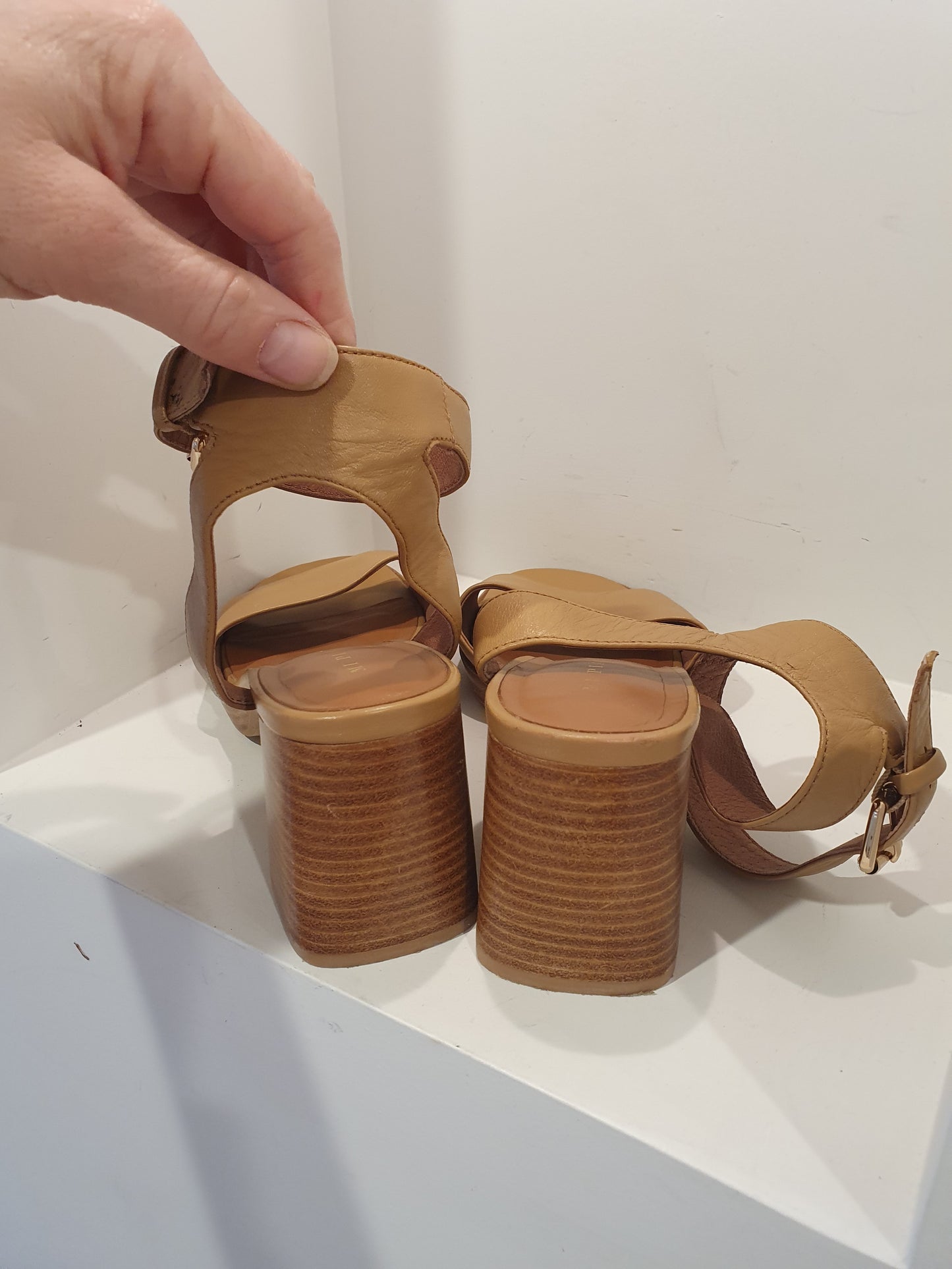Mi Piaci Light Tan Heels - Size 40