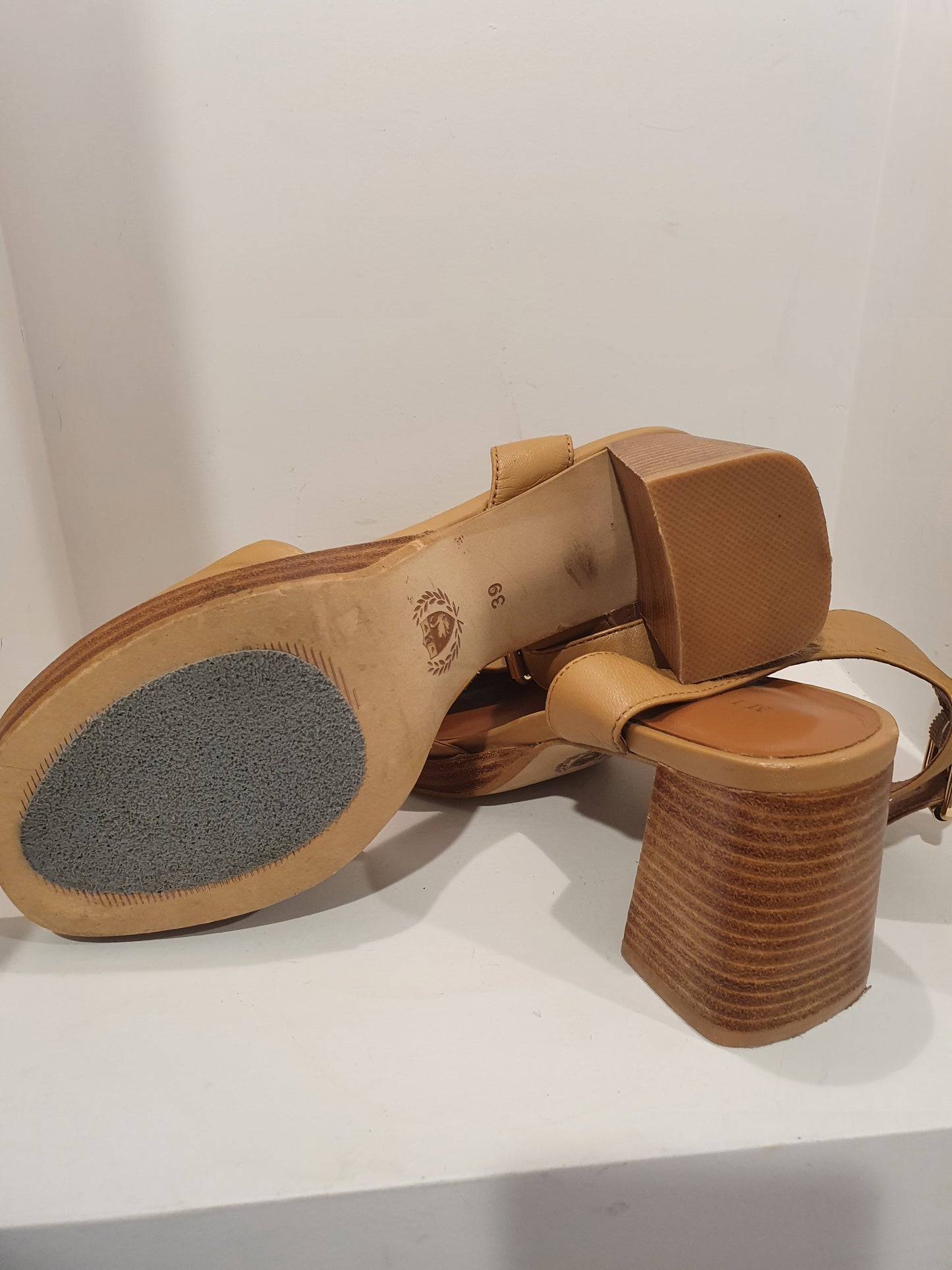 Mi Piaci Light Tan Heels - Size 40
