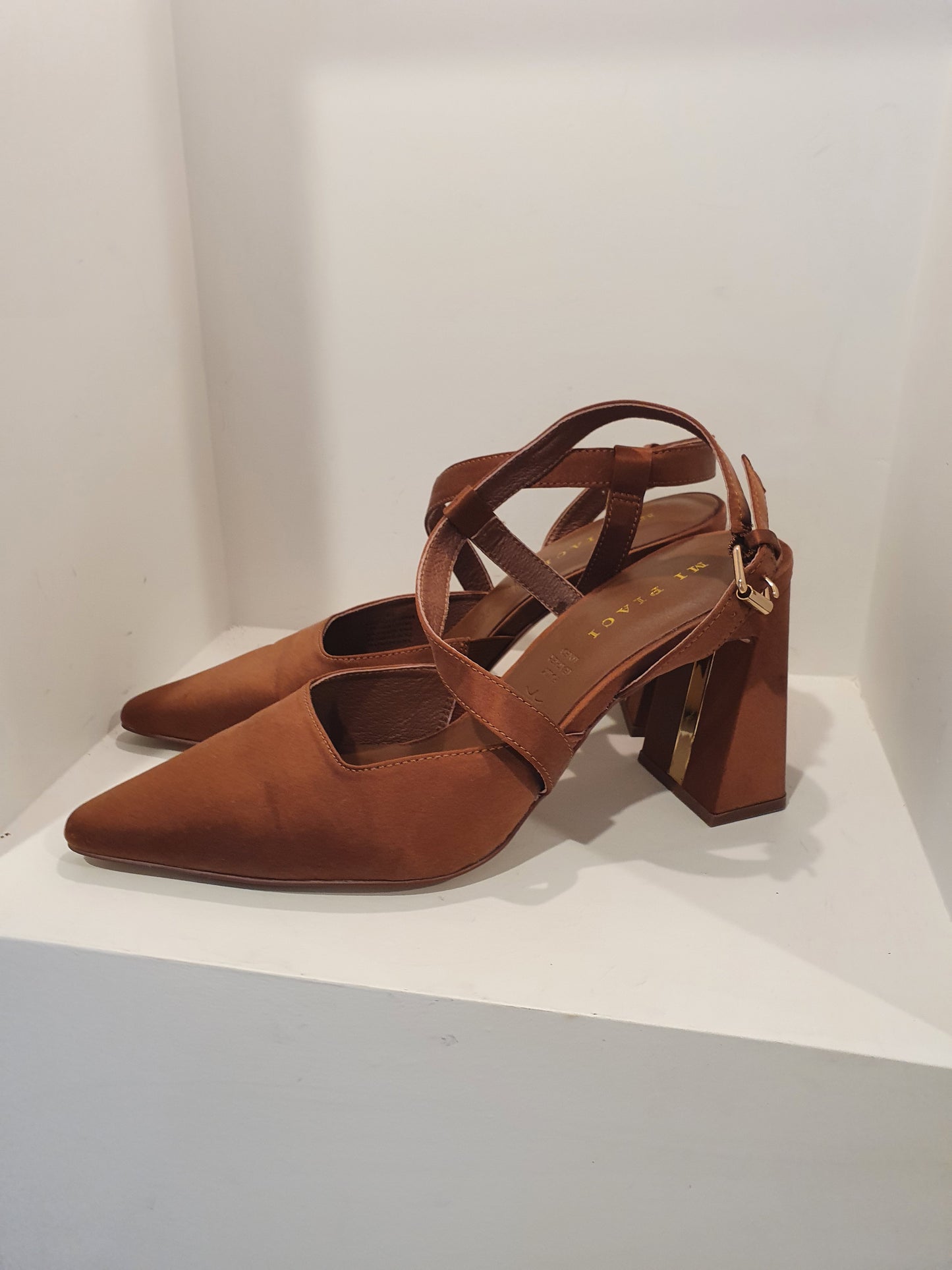 Mi Piaci Dark Tan Heels - Size 40
