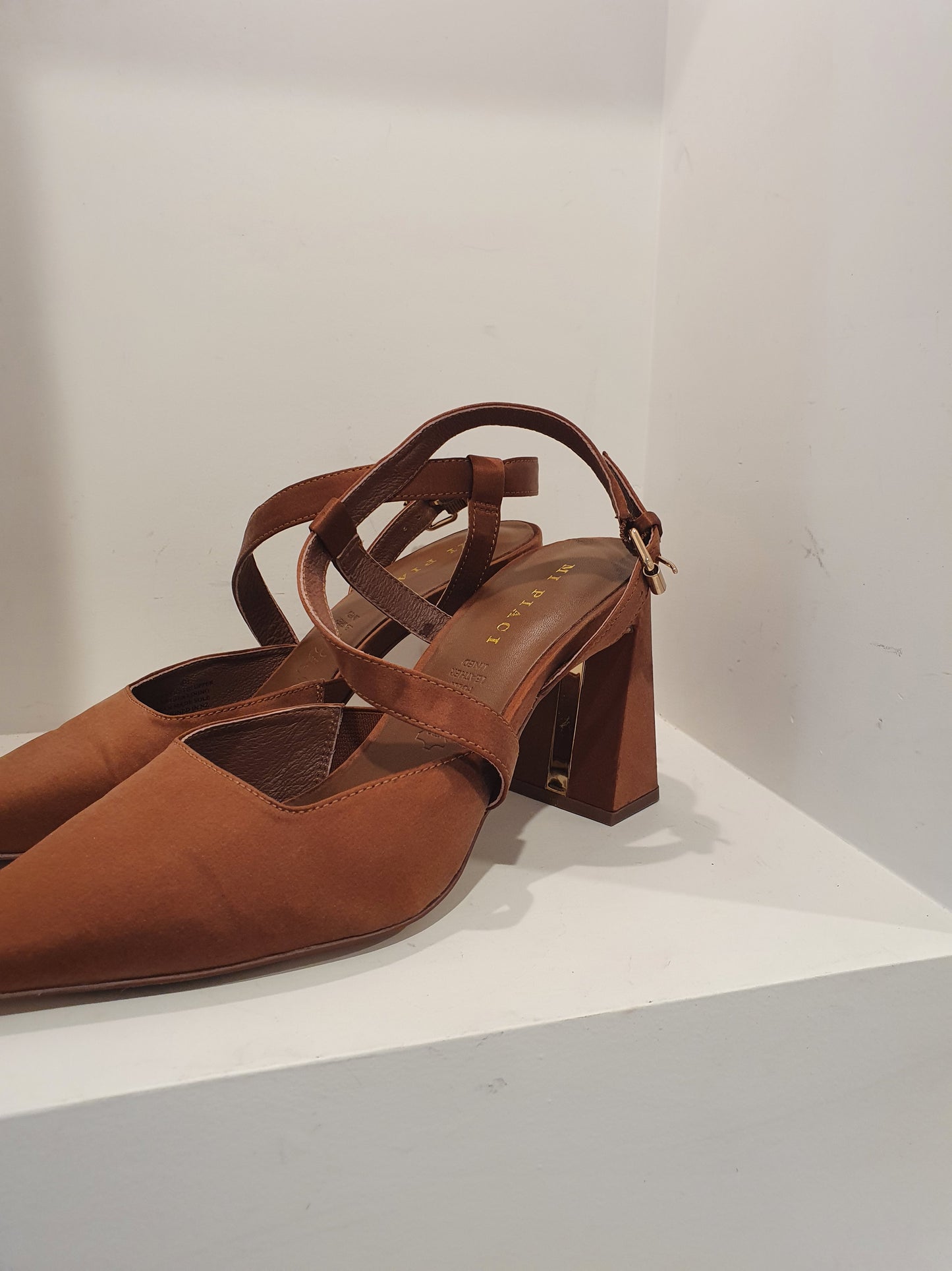 Mi Piaci Dark Tan Heels - Size 40