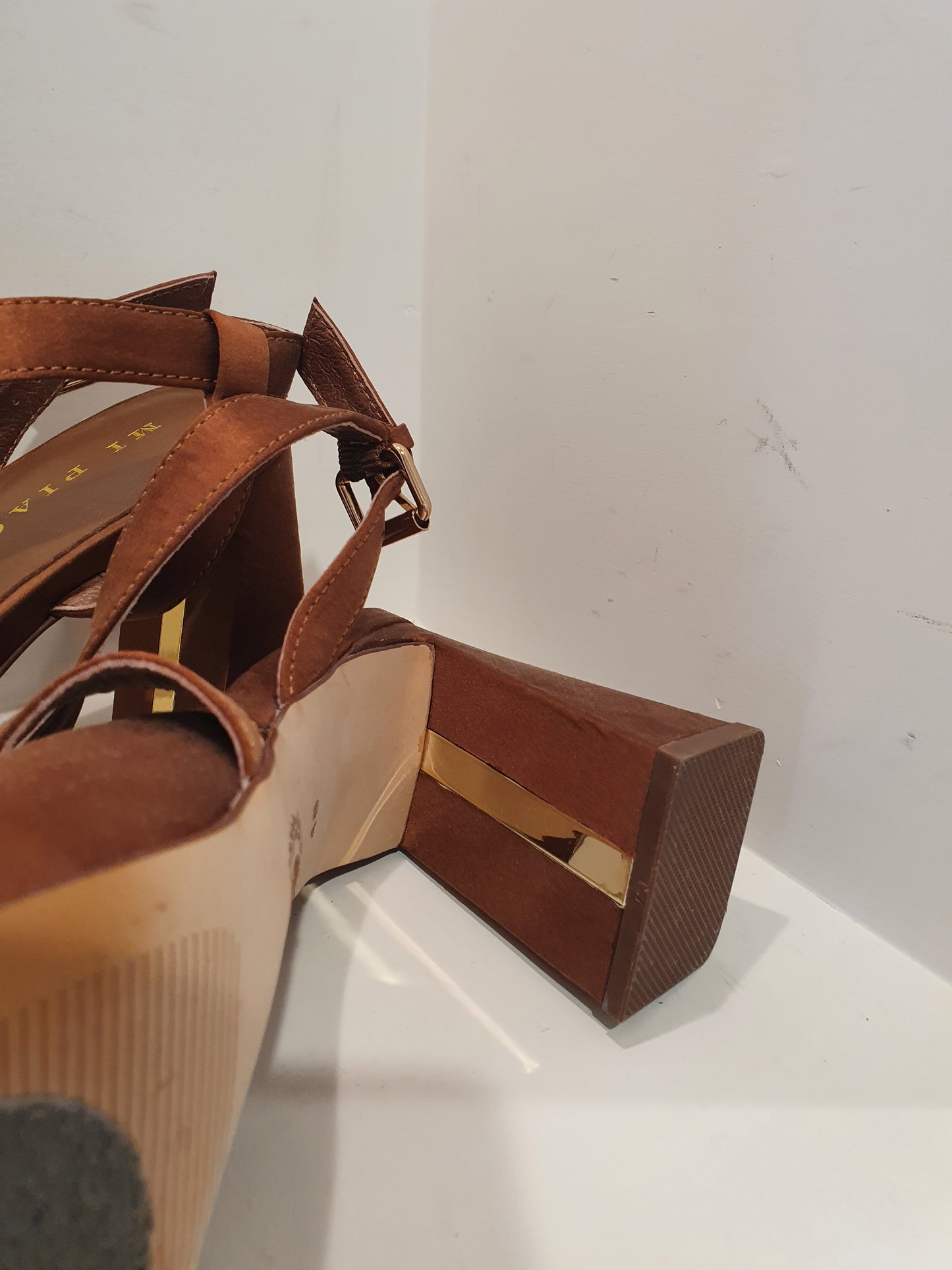 Mi Piaci Dark Tan Heels - Size 40