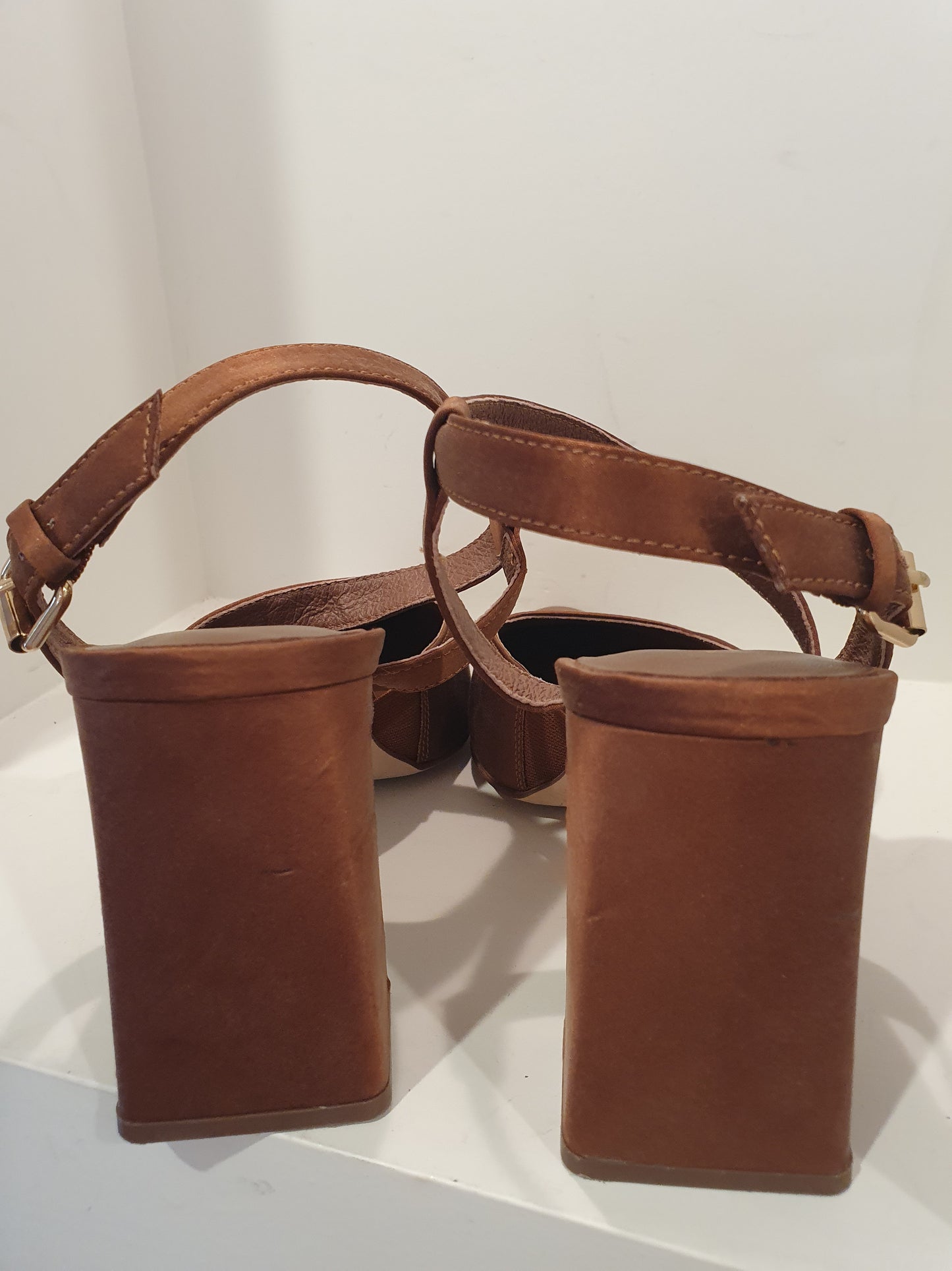 Mi Piaci Dark Tan Heels - Size 40