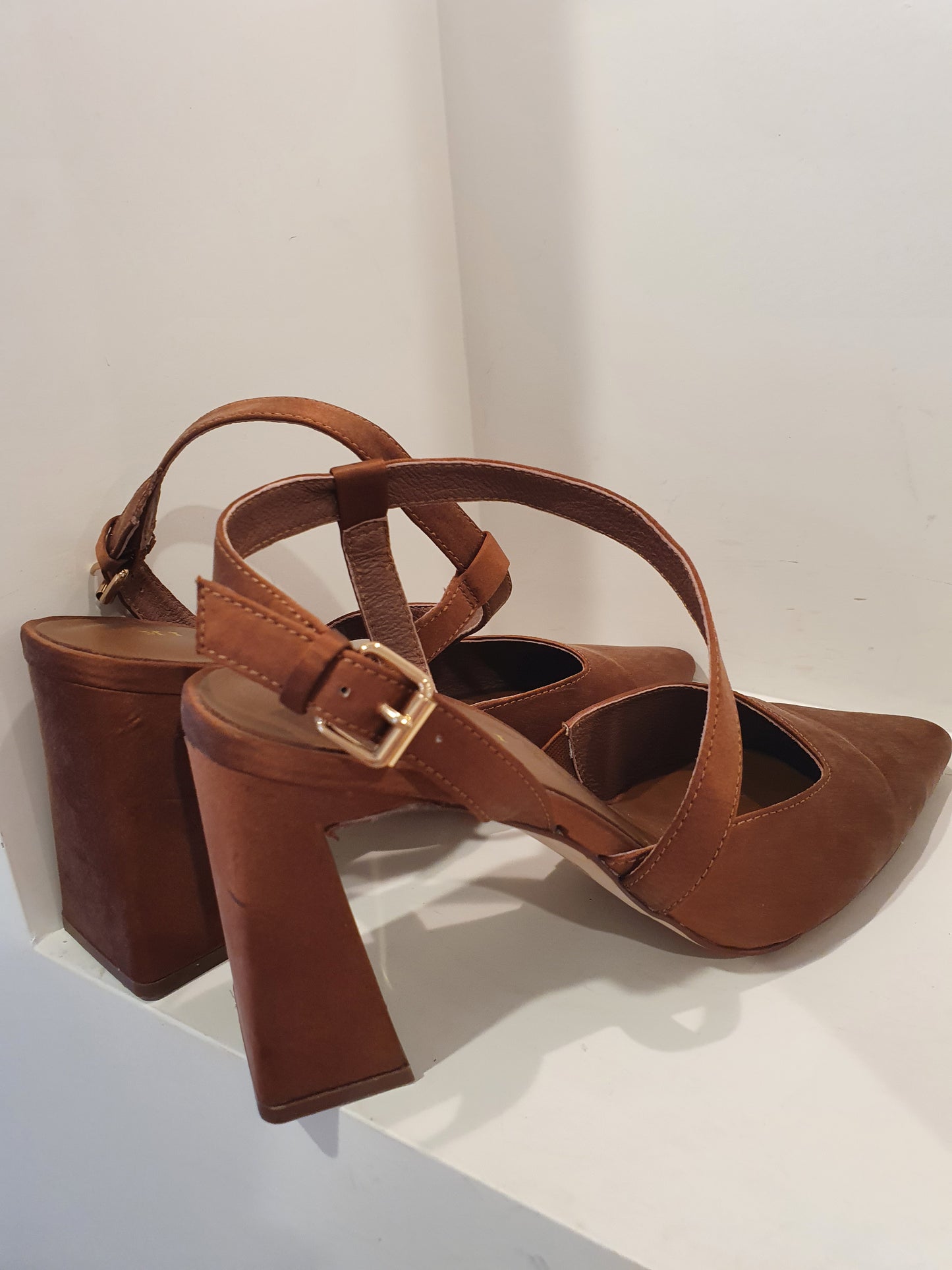 Mi Piaci Dark Tan Heels - Size 40