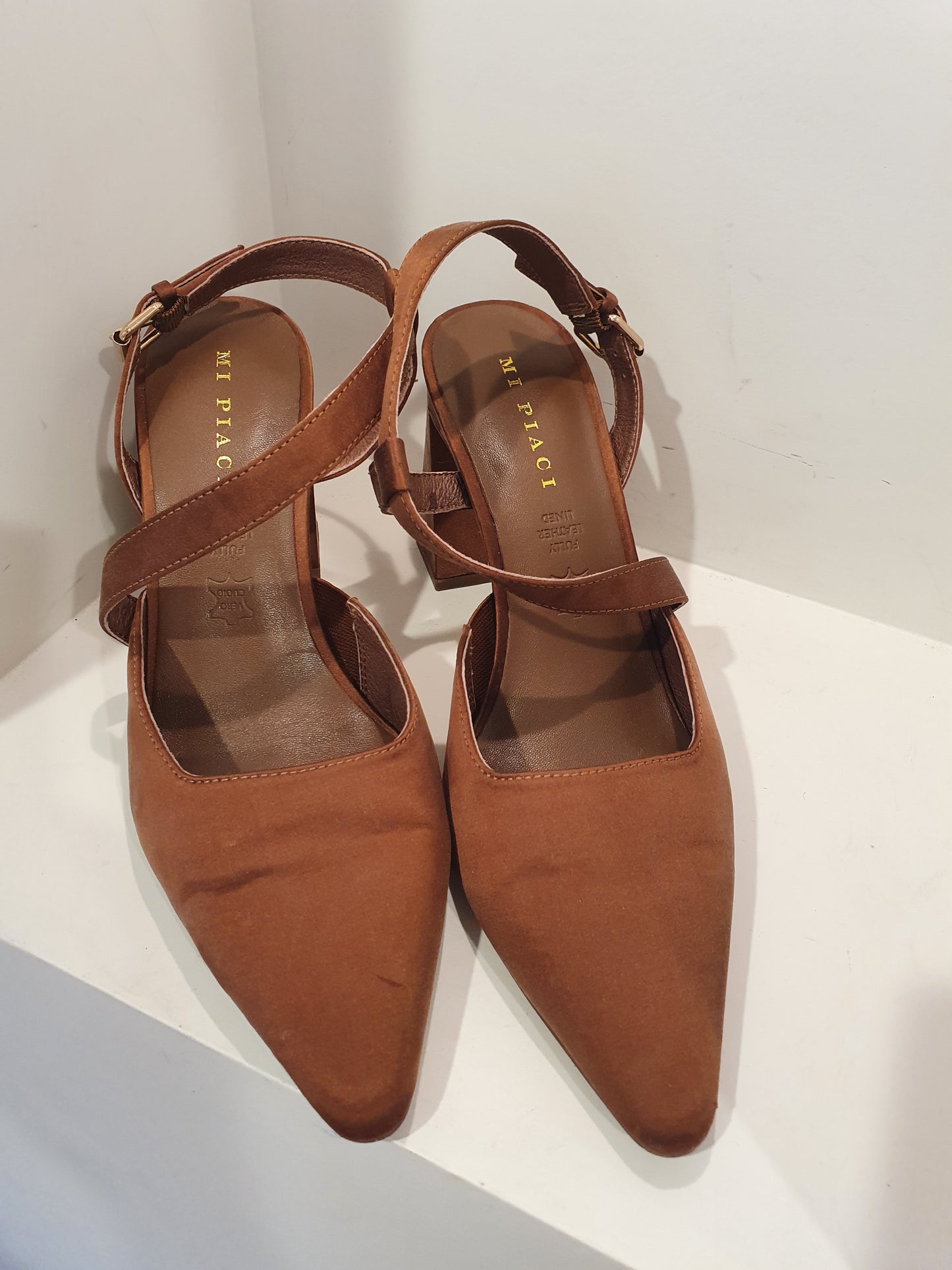 Mi Piaci Dark Tan Heels - Size 40