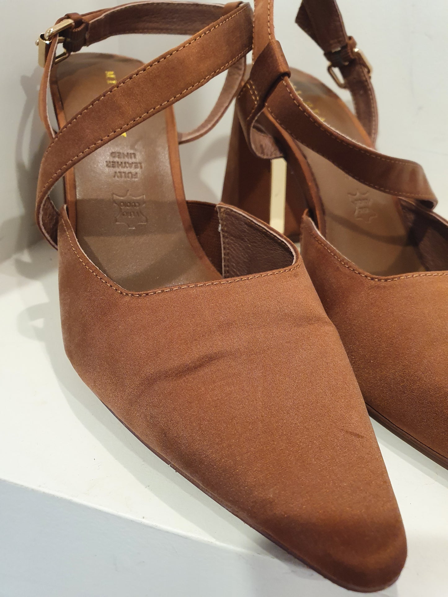 Mi Piaci Dark Tan Heels - Size 40
