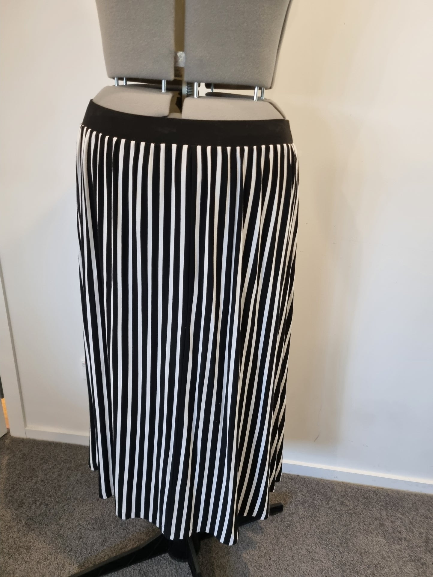 Alexia Skirt - Size 18