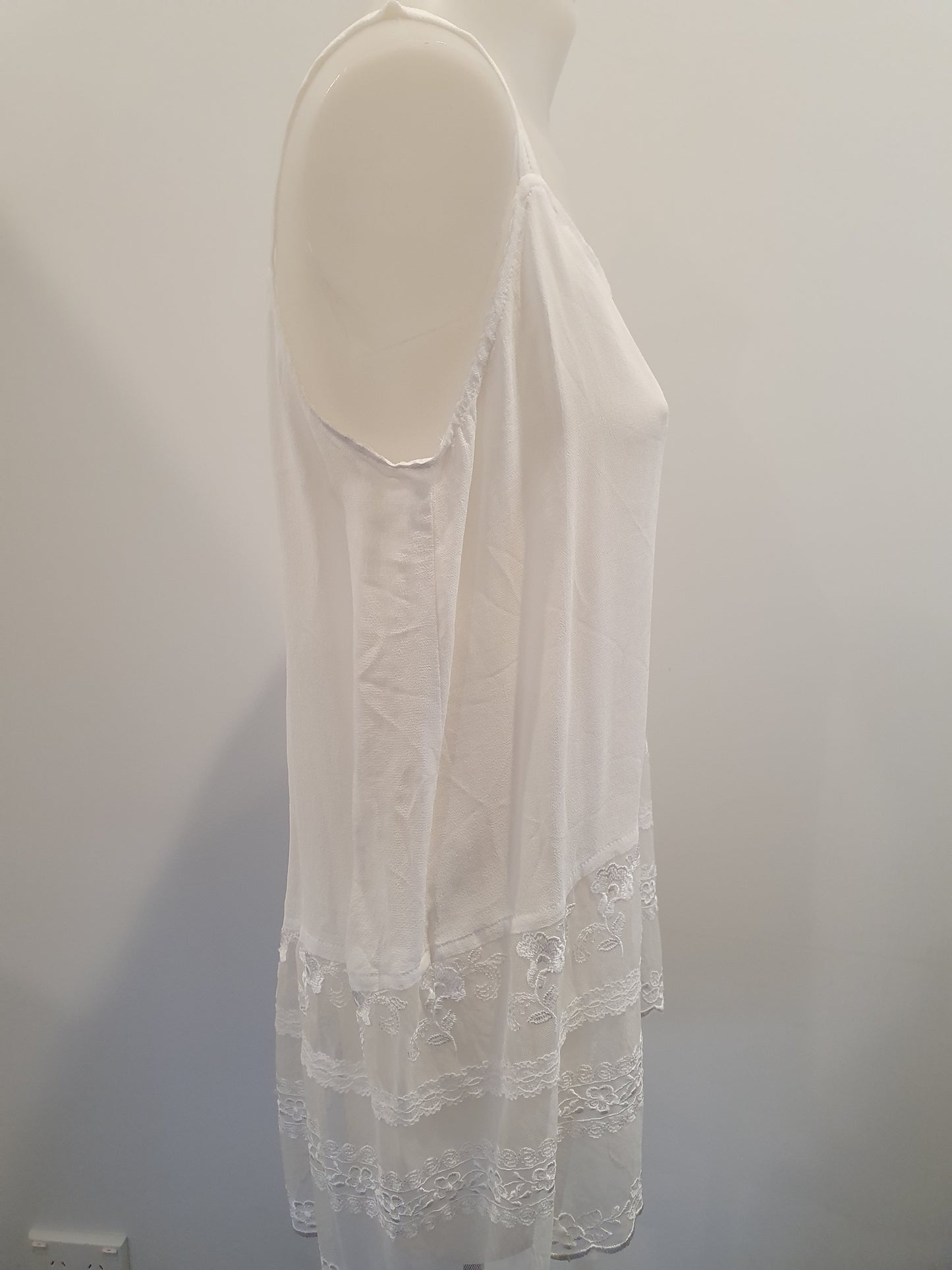 Lacy By Donelle Scott Singlet - Size 12