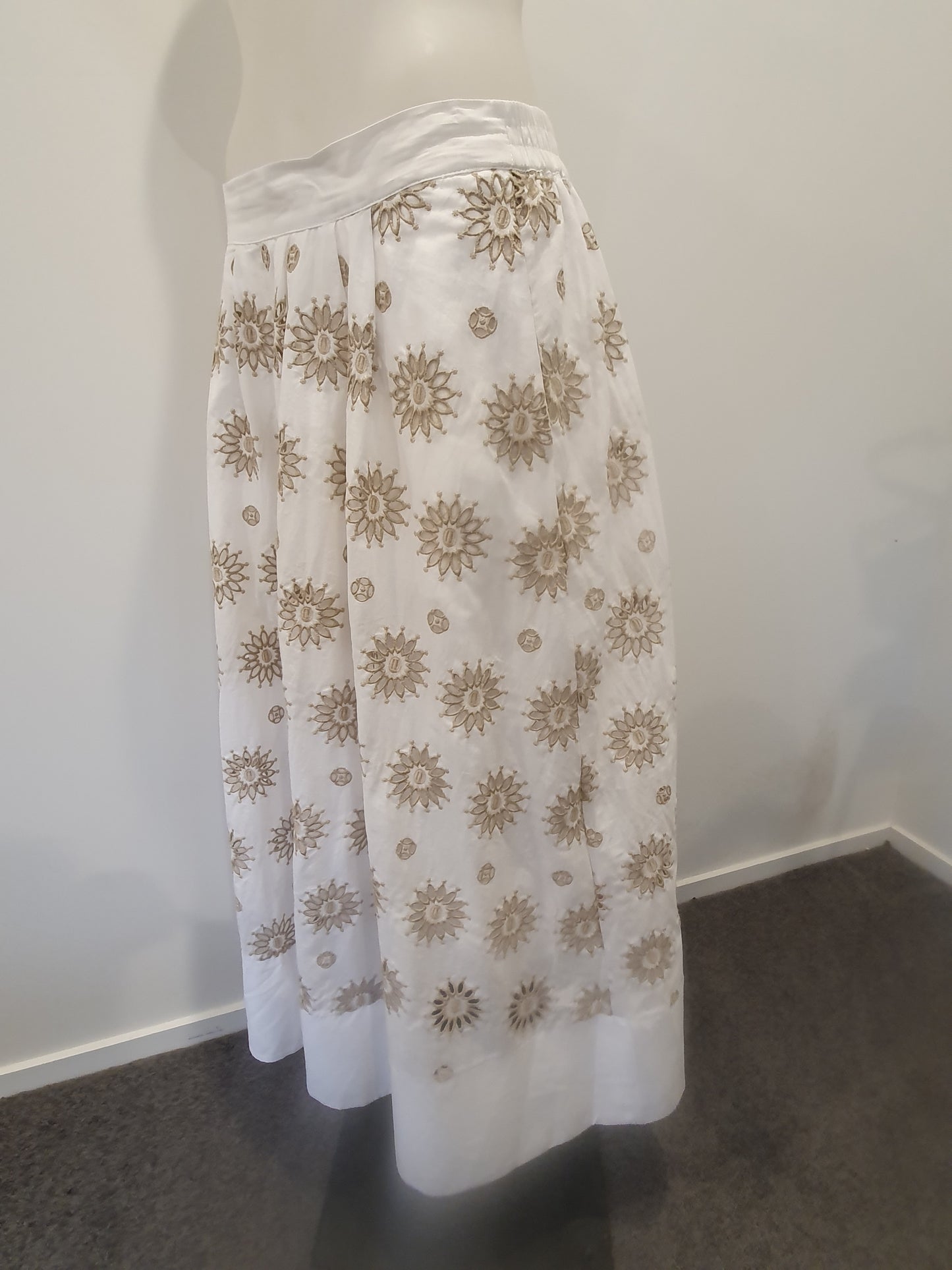 Decjuba Broderie Skirt - Size 14
