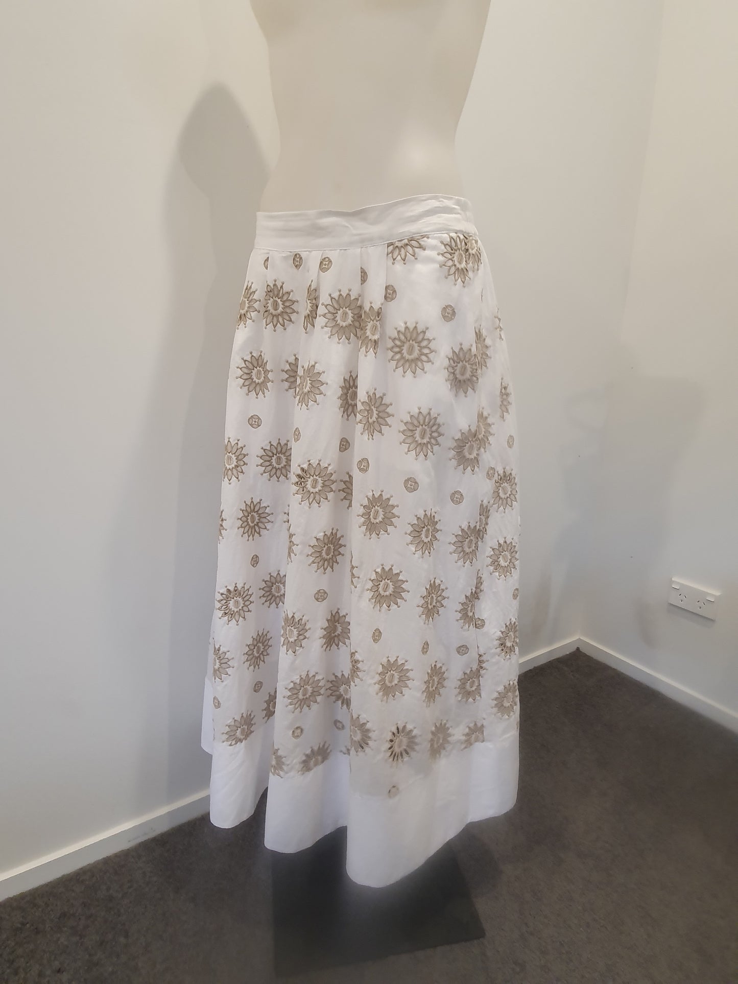 Decjuba Broderie Skirt - Size 14
