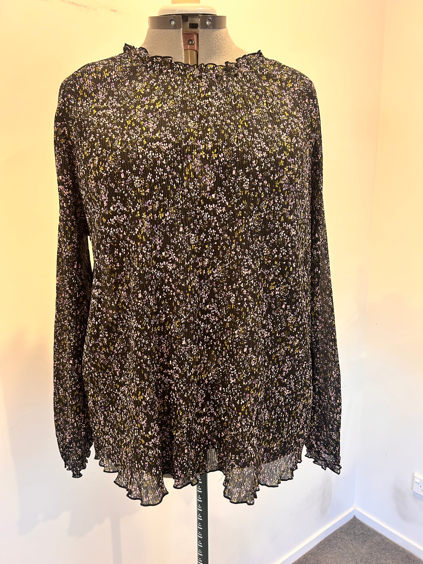 Gloss (by Shineon) Top - Size 18 (BNWT)
