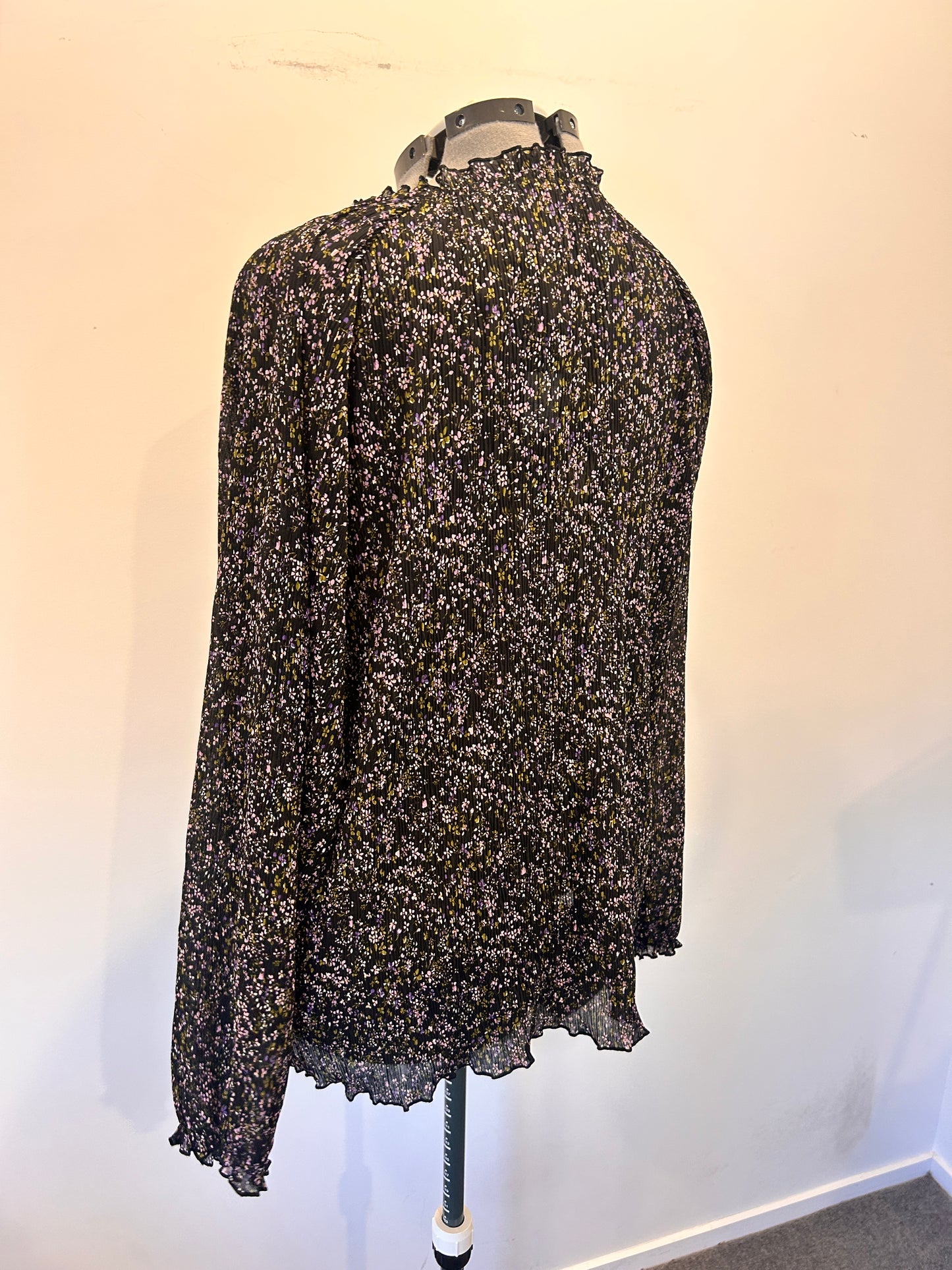 Gloss (by Shineon) Top - Size 18 (BNWT)
